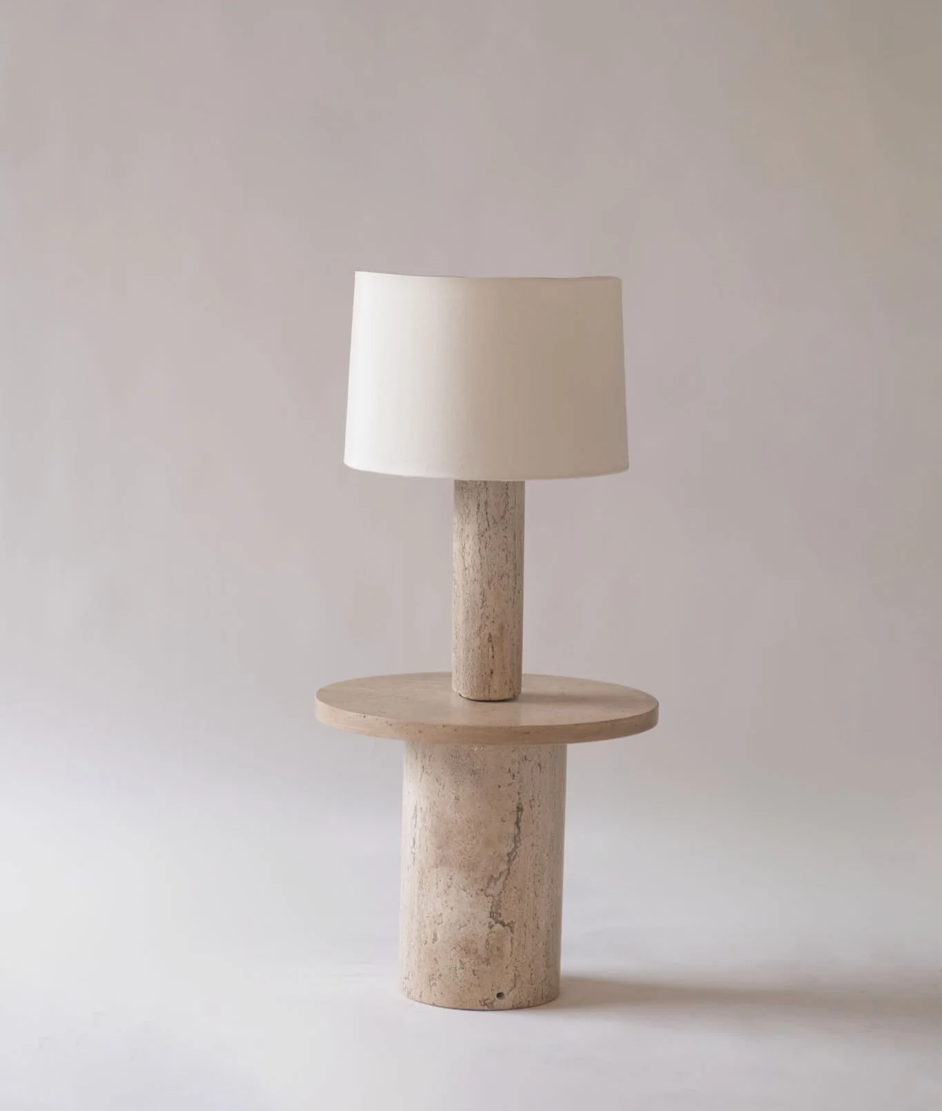 L&aacute;mpara con mesa 
Pieza creada por Eran 
50x100cms