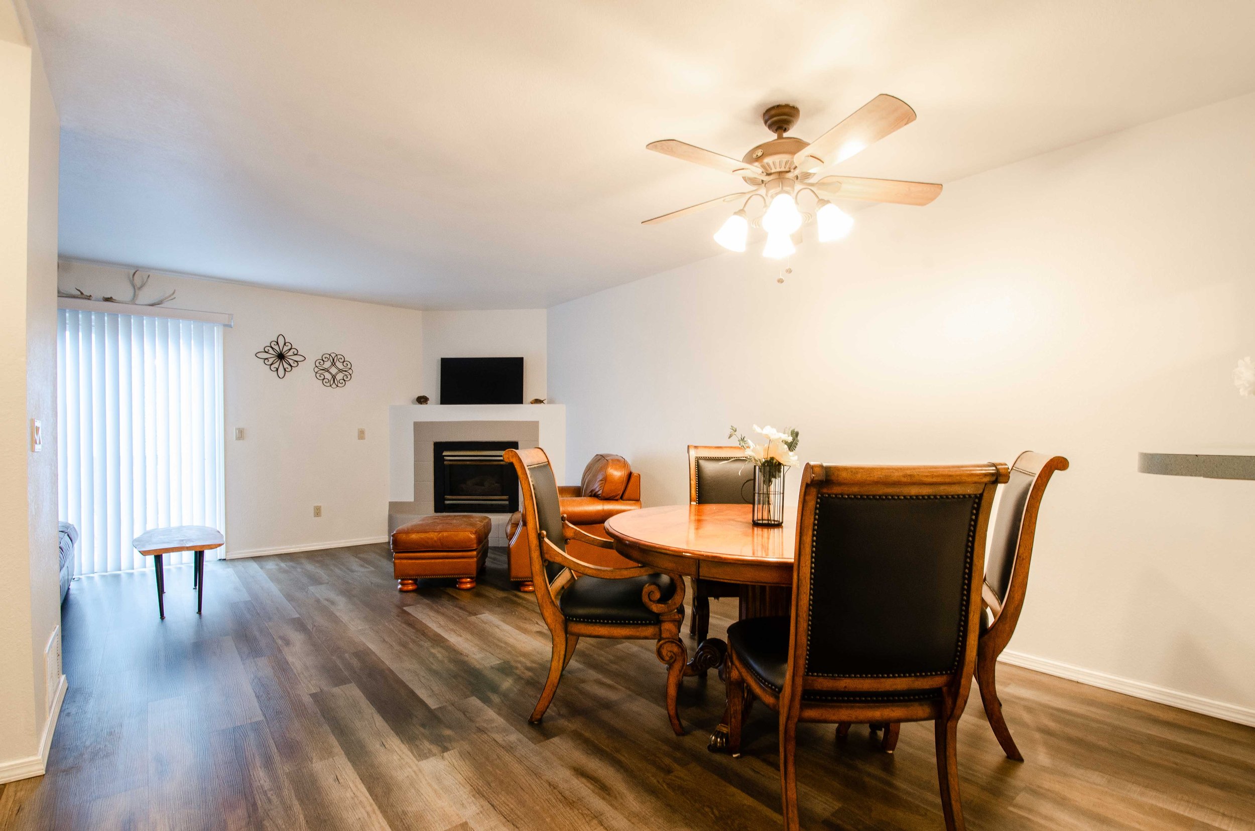 18 Dining Area.jpg