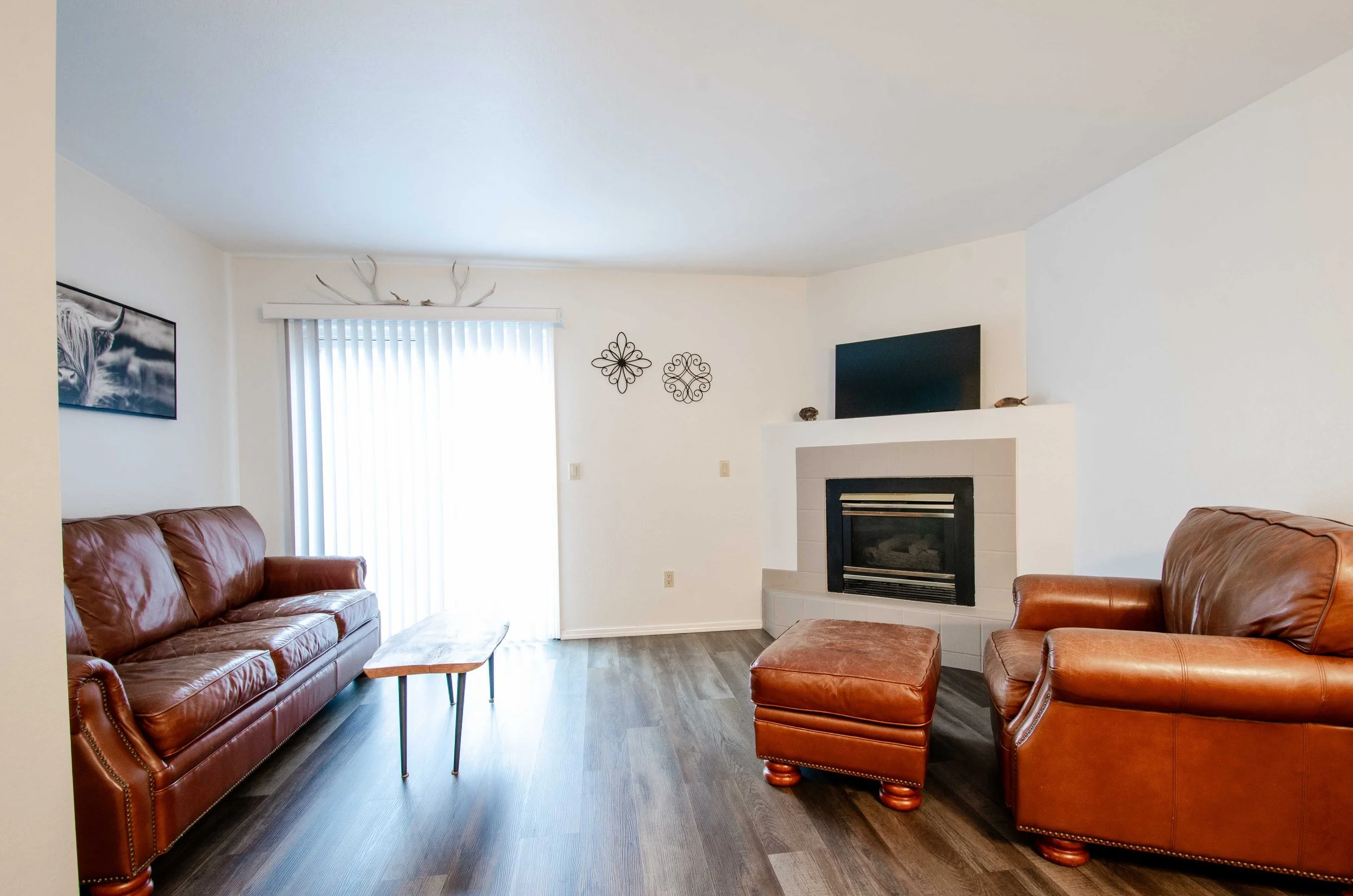 21 Living Room.jpg