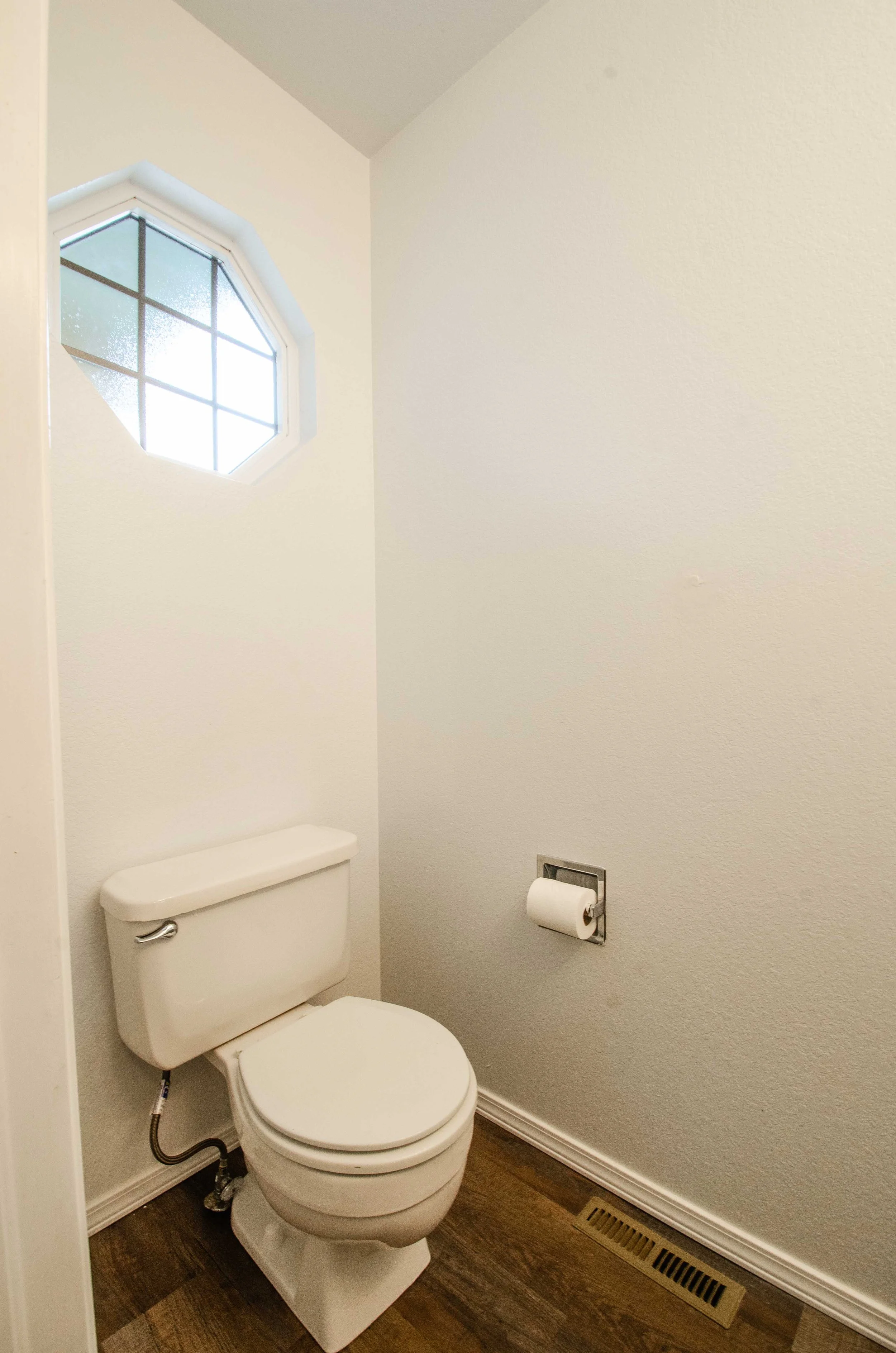 11 Main Half Bathroom.jpg