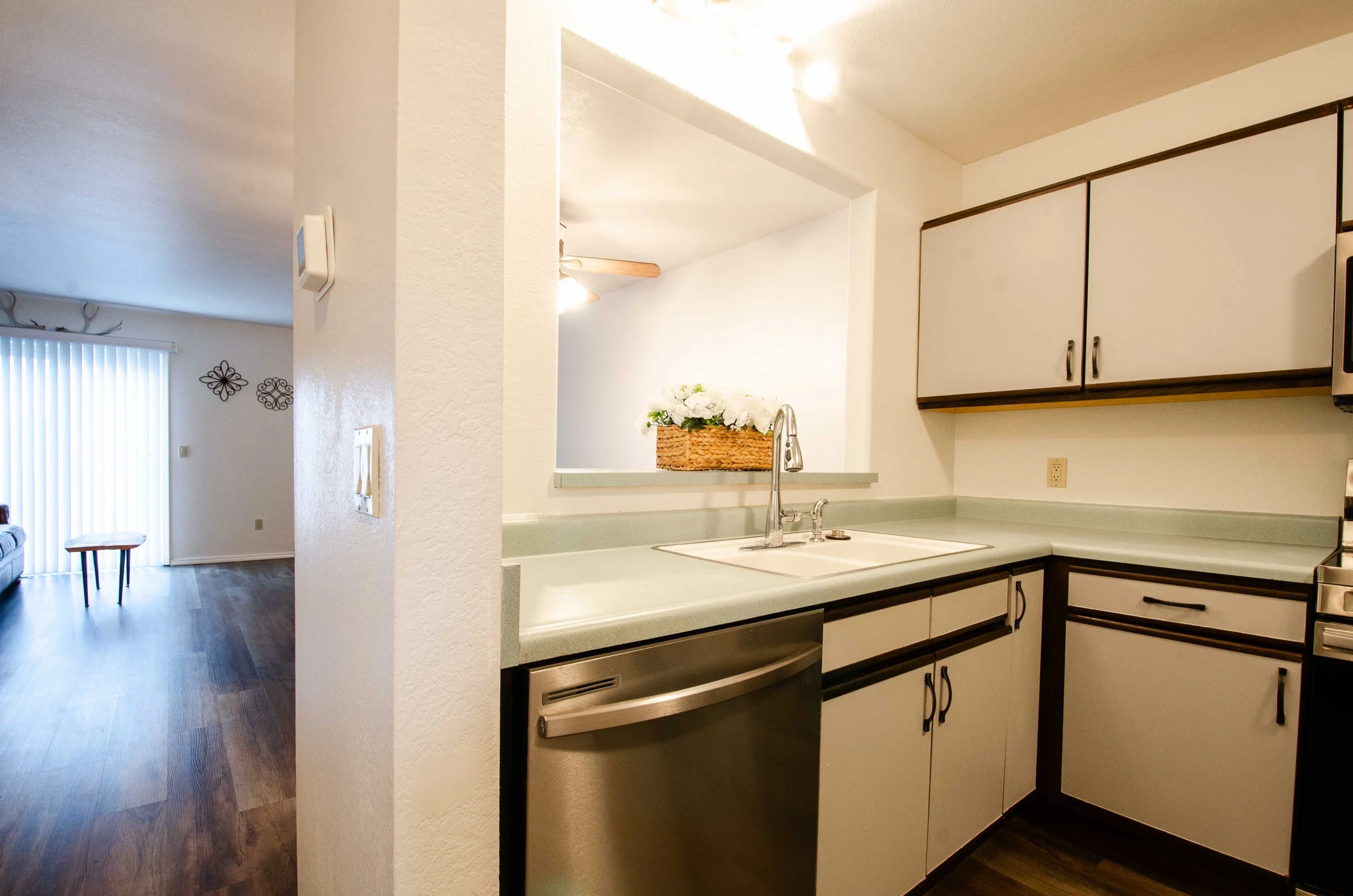 17 Kitchen.jpg