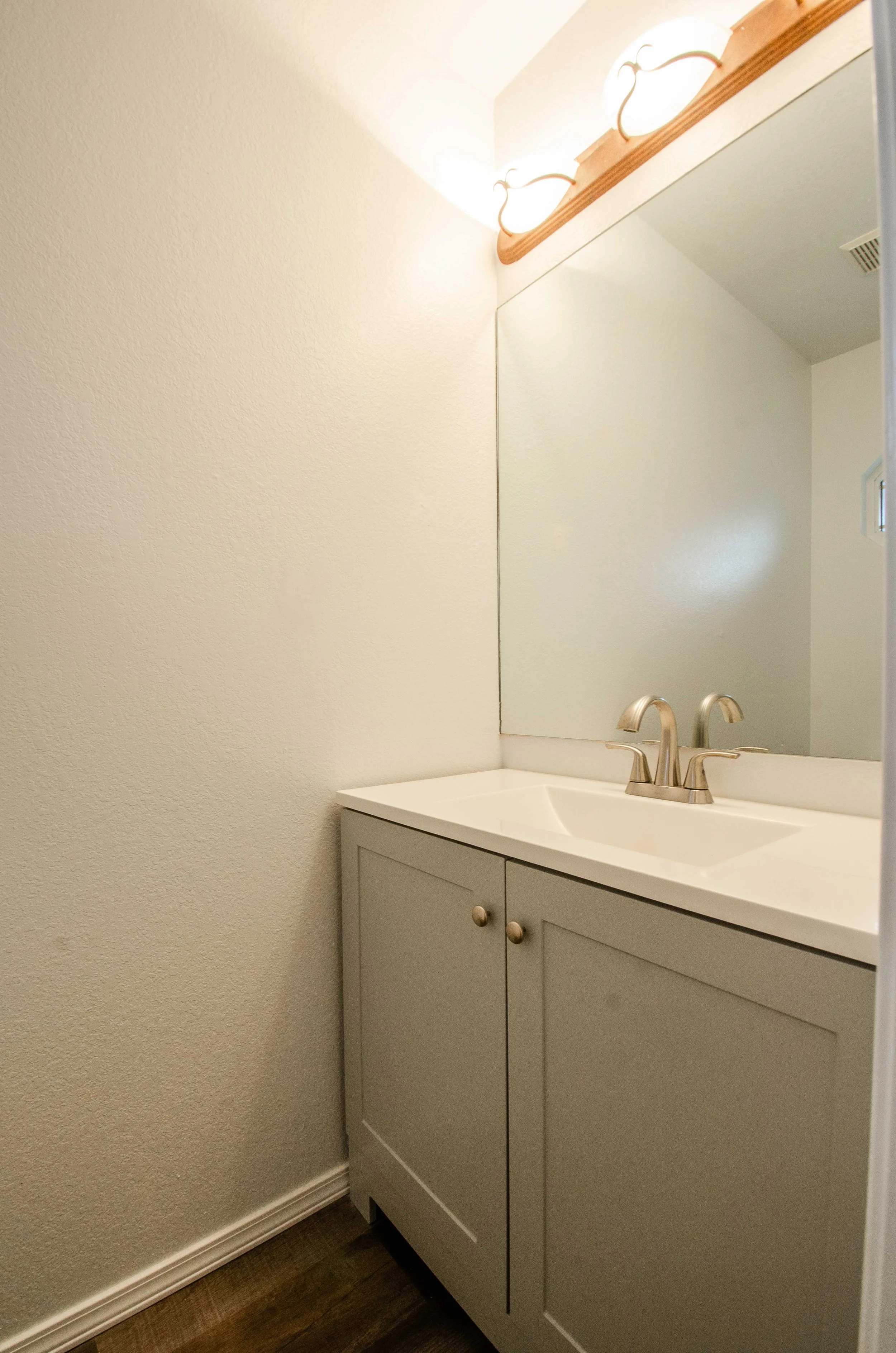 10 Main Half Bathroom.jpg