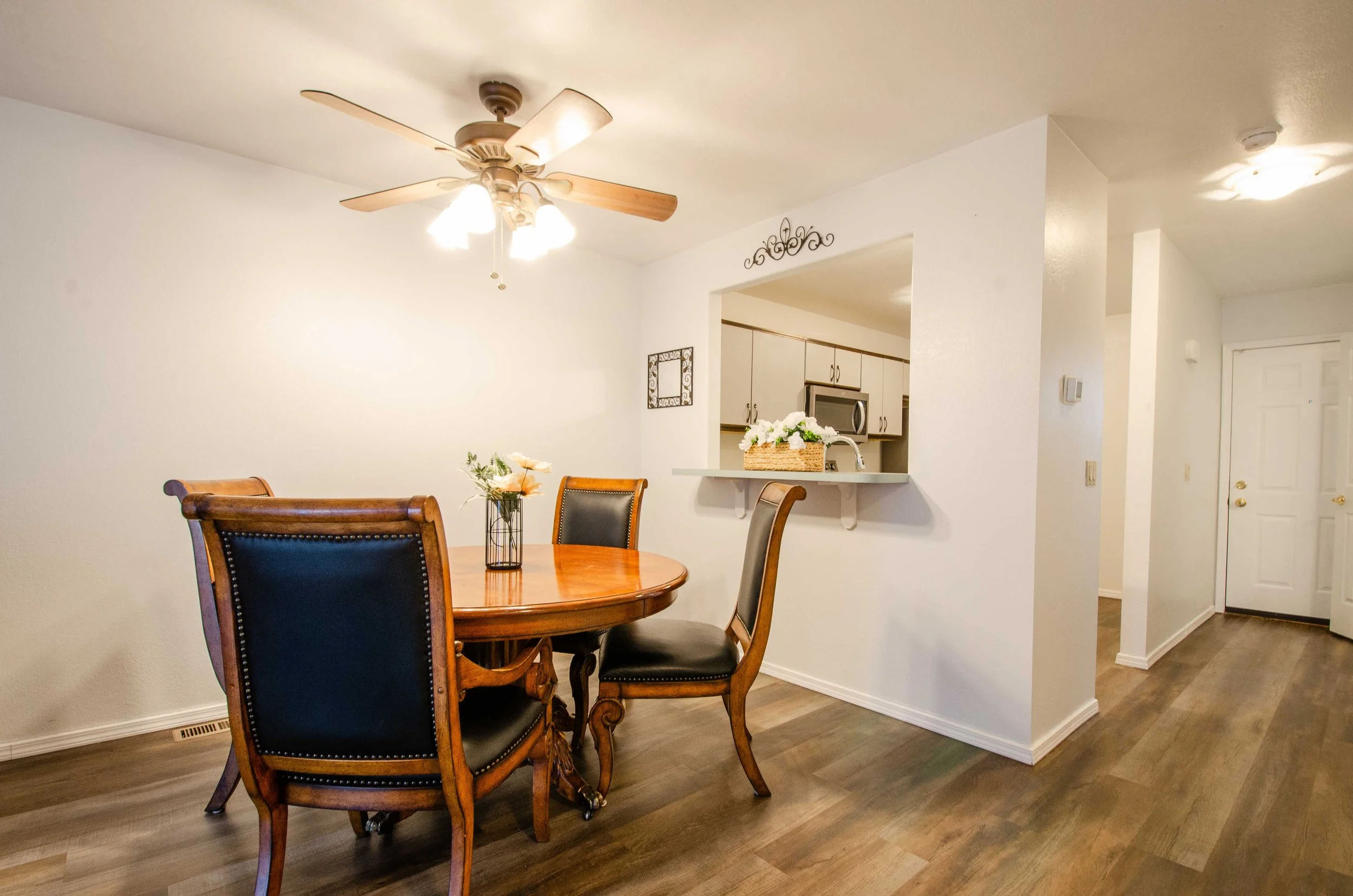 19 Dining Area.jpg