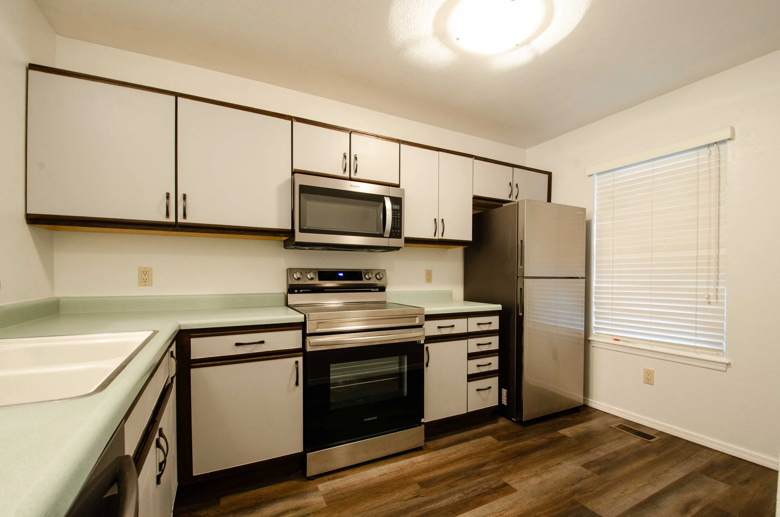 14 Kitchen.jpg