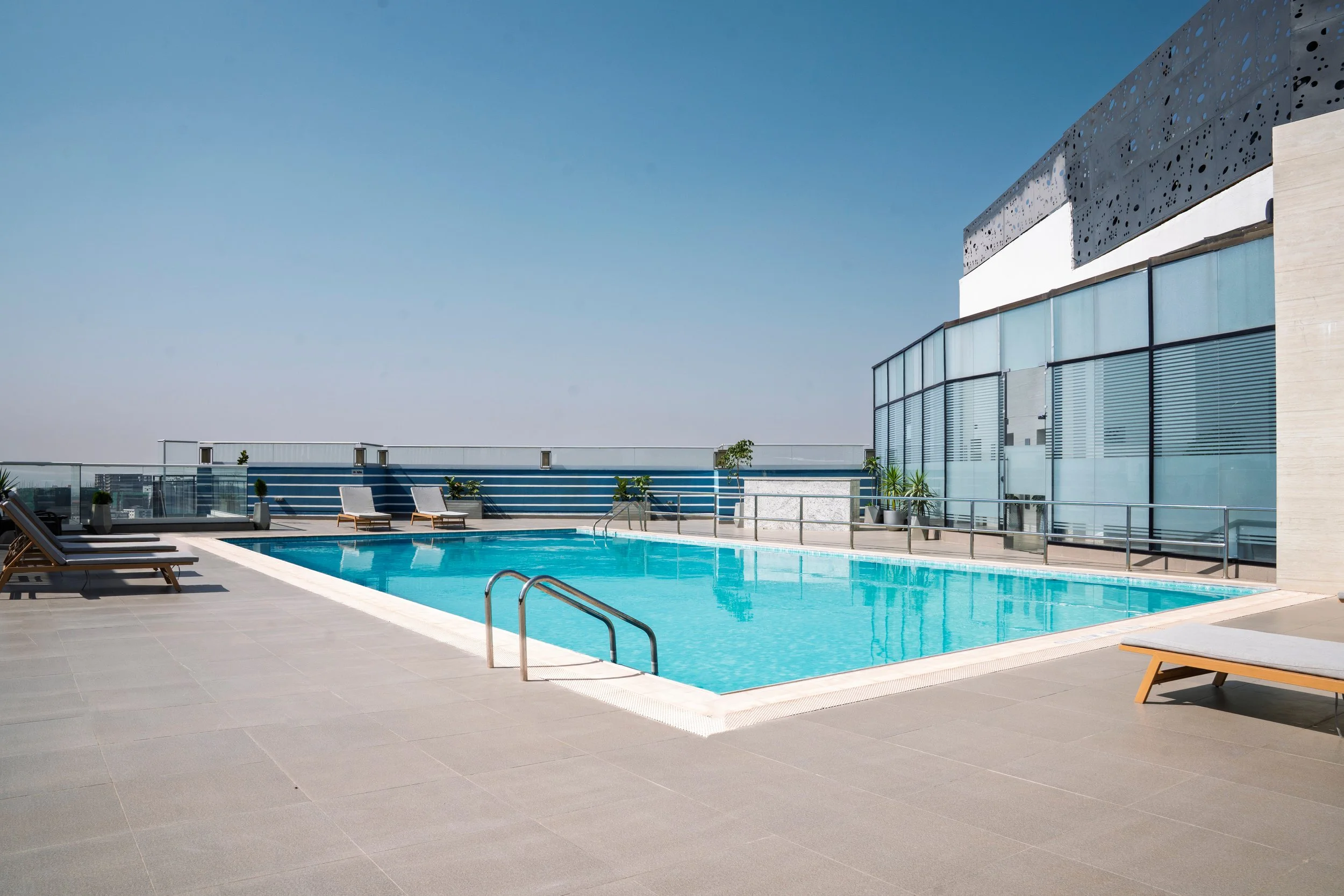 2026- Africana Residence Swimming Pool04.jpg
