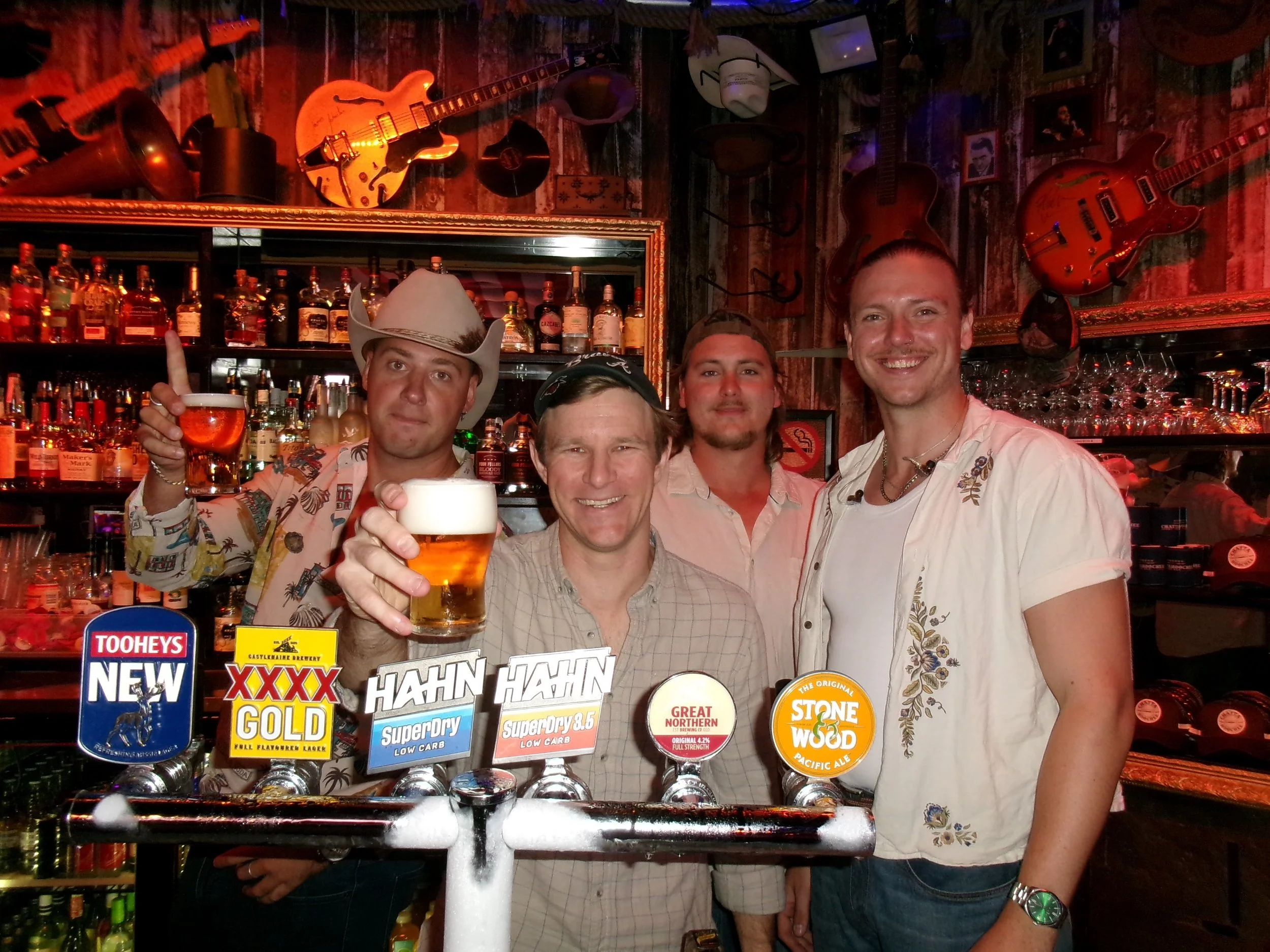 &lsquo;One More Round&rsquo; launch at the Hooch! 🍻

100 fans + Whistles working the bar + an acoustic show = a bloody good night 📸