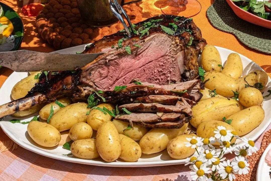 Sliced roast lamb with baby potatoes