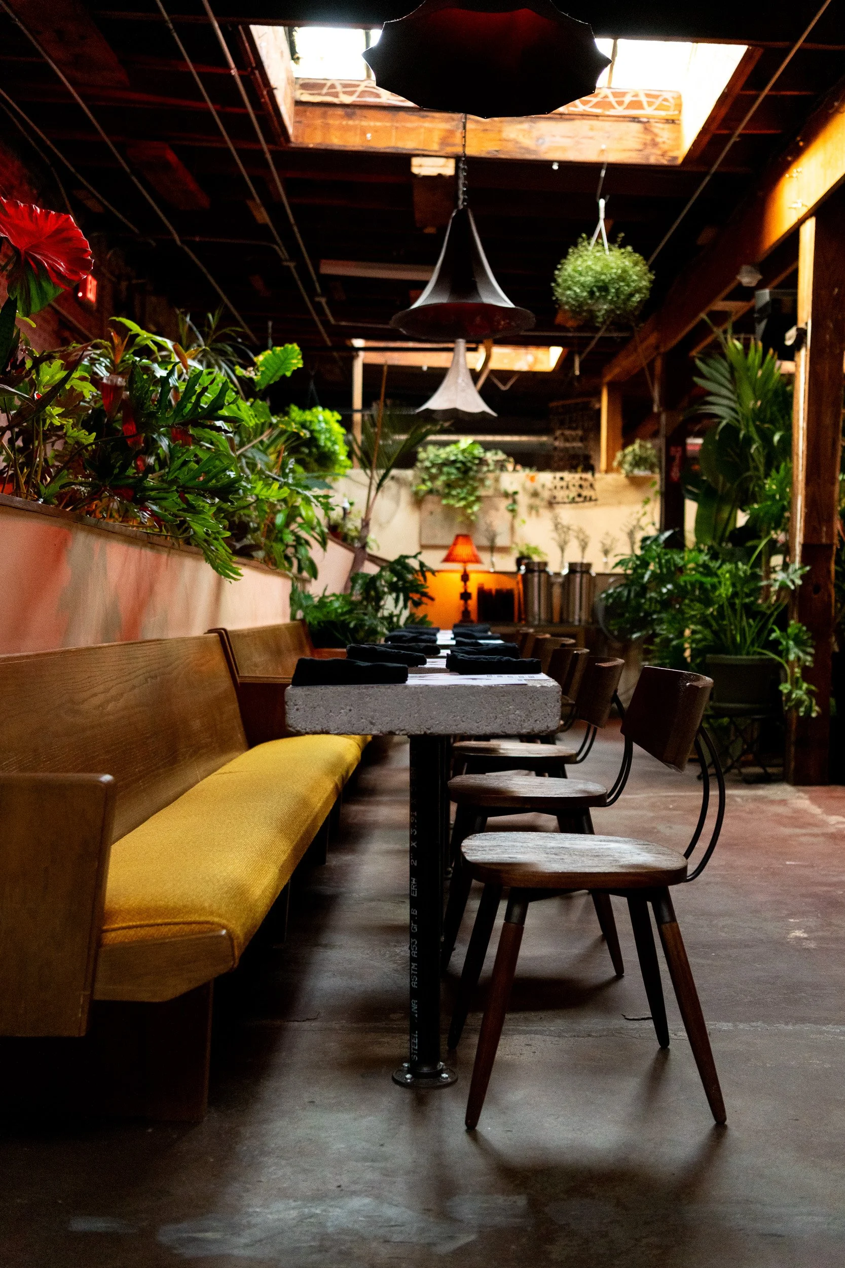 Kansas City food photographer Joe Zlatnik - KMRA tasting club jungle dining room interior