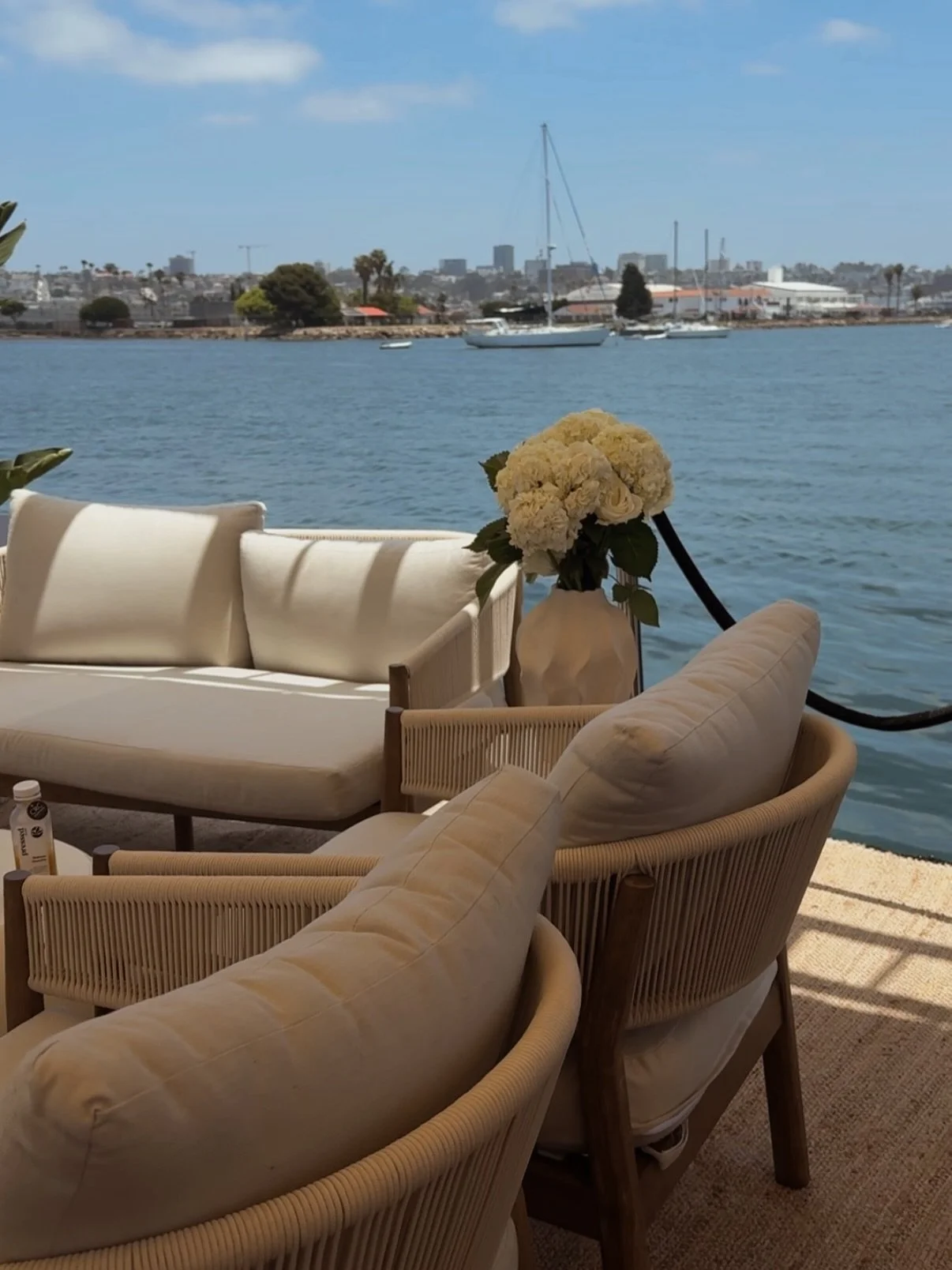 the drinks, the marina, the lounge - we&rsquo;ll take any excuse to hang out at @officialsdibs! 

big thanks to the @jeffbrownyachts team for having us back 🥂