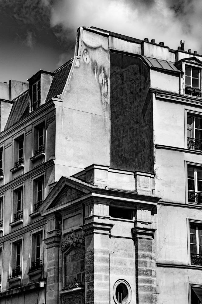 CORNER BUILDING, PARIS.jpg