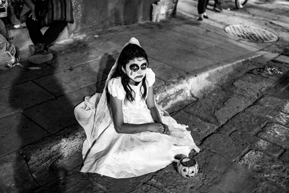 GIRL ON CURB, DIA DE MUETROS, OAXACA, MEXICO.jpg