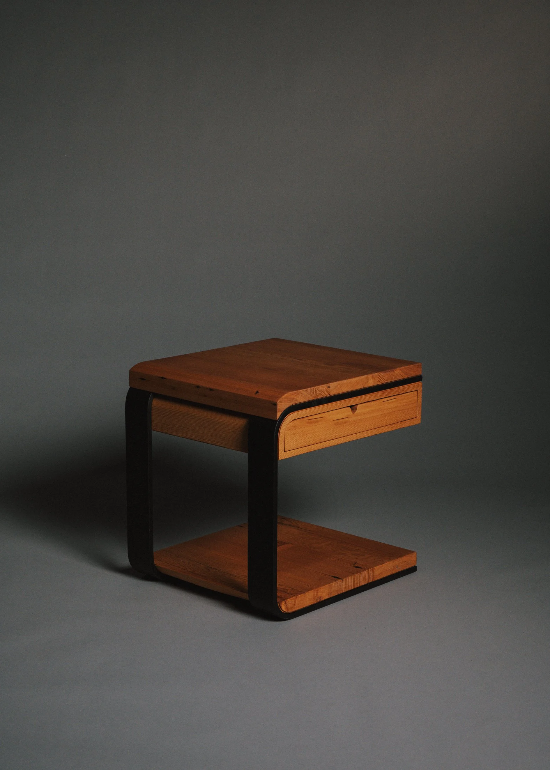 2iR — End Table