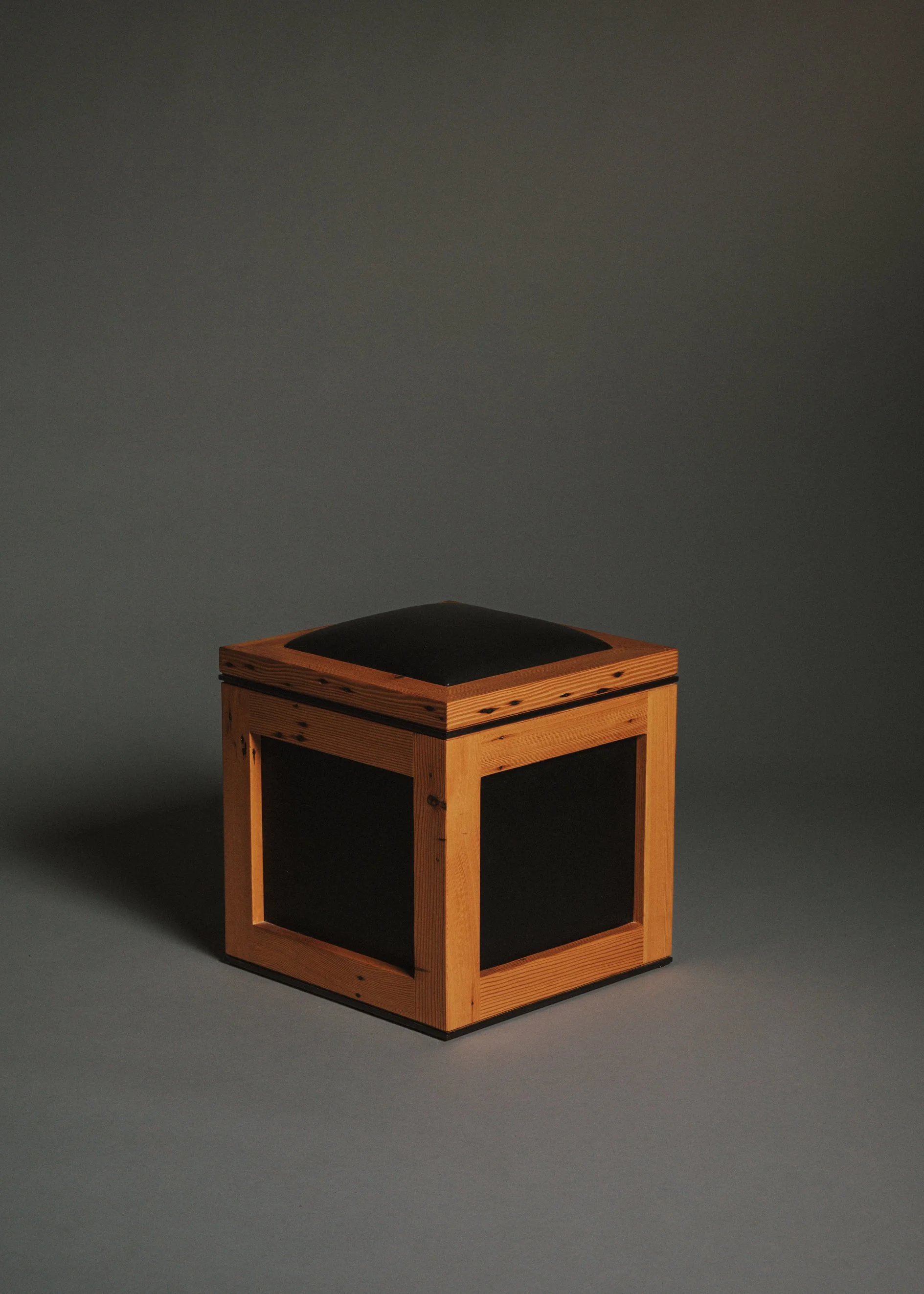 Qb&rsquo;d — Cube Seat with Storage