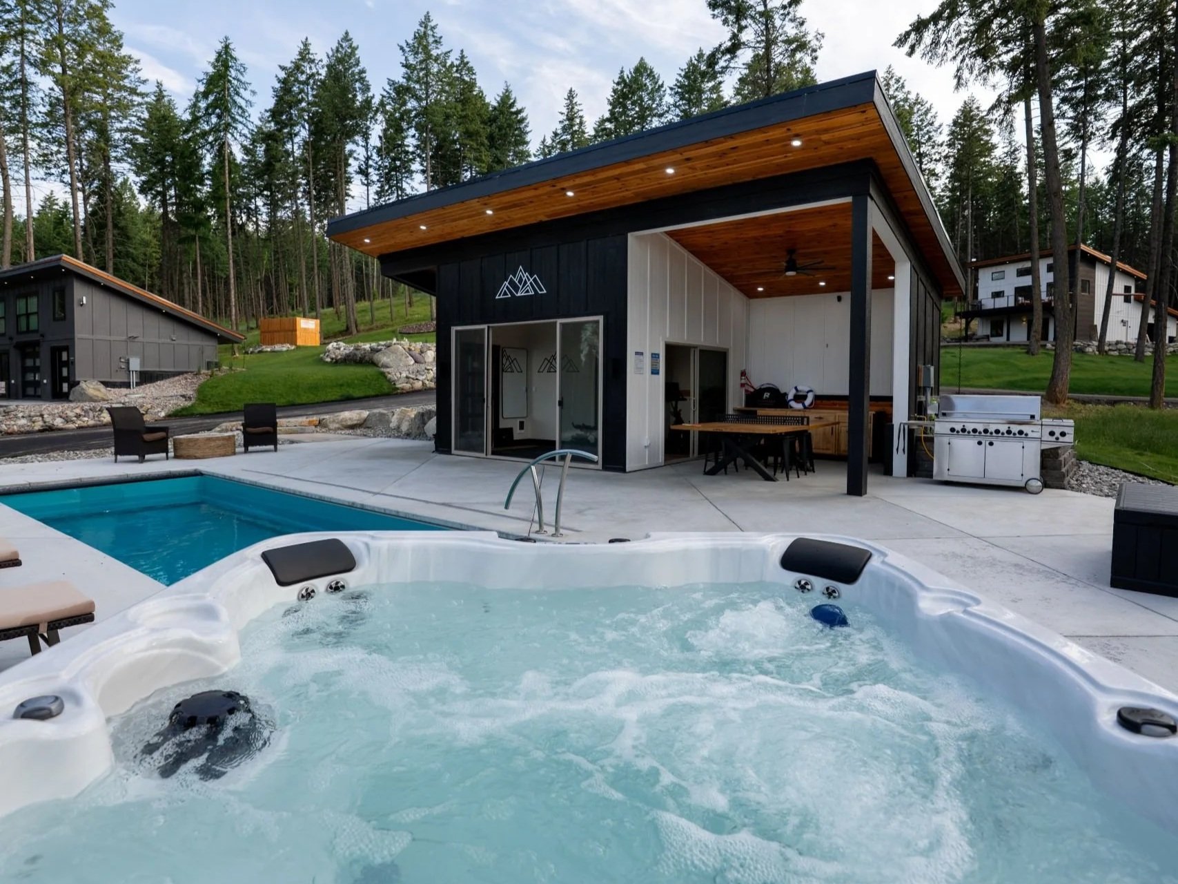 Flathead+Lake+Luxury+Lodge+-+Insta+-+Journey+More+39.jpg