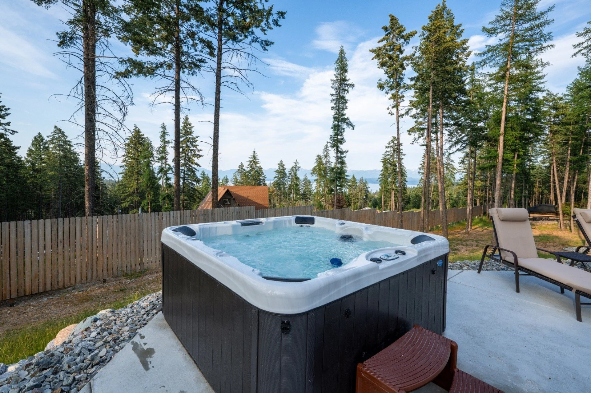 HOT TTUB MOUNTAIN VIEEW.jpg