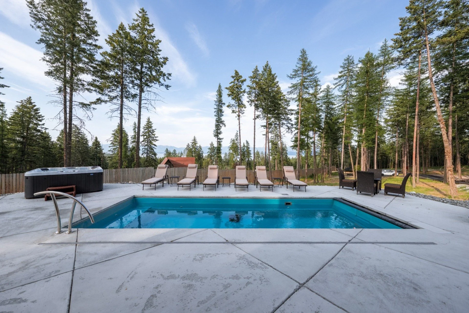 POOLSIDE LOUNGE.jpg
