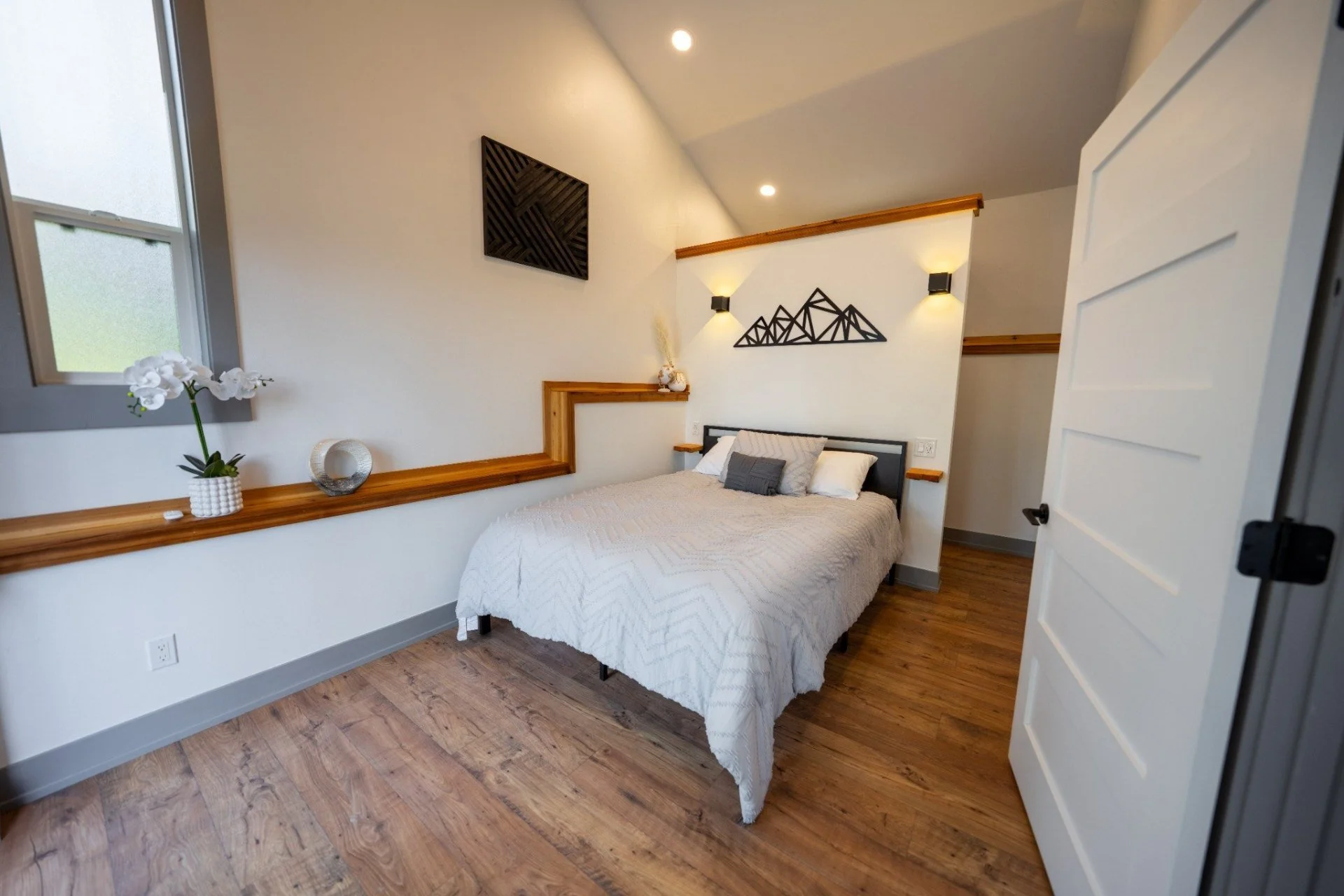 BEDROOM.jpg