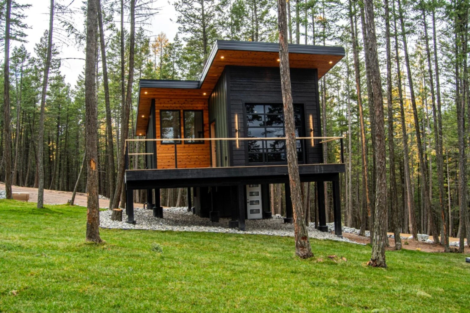 EXTERIOR 2.jpg