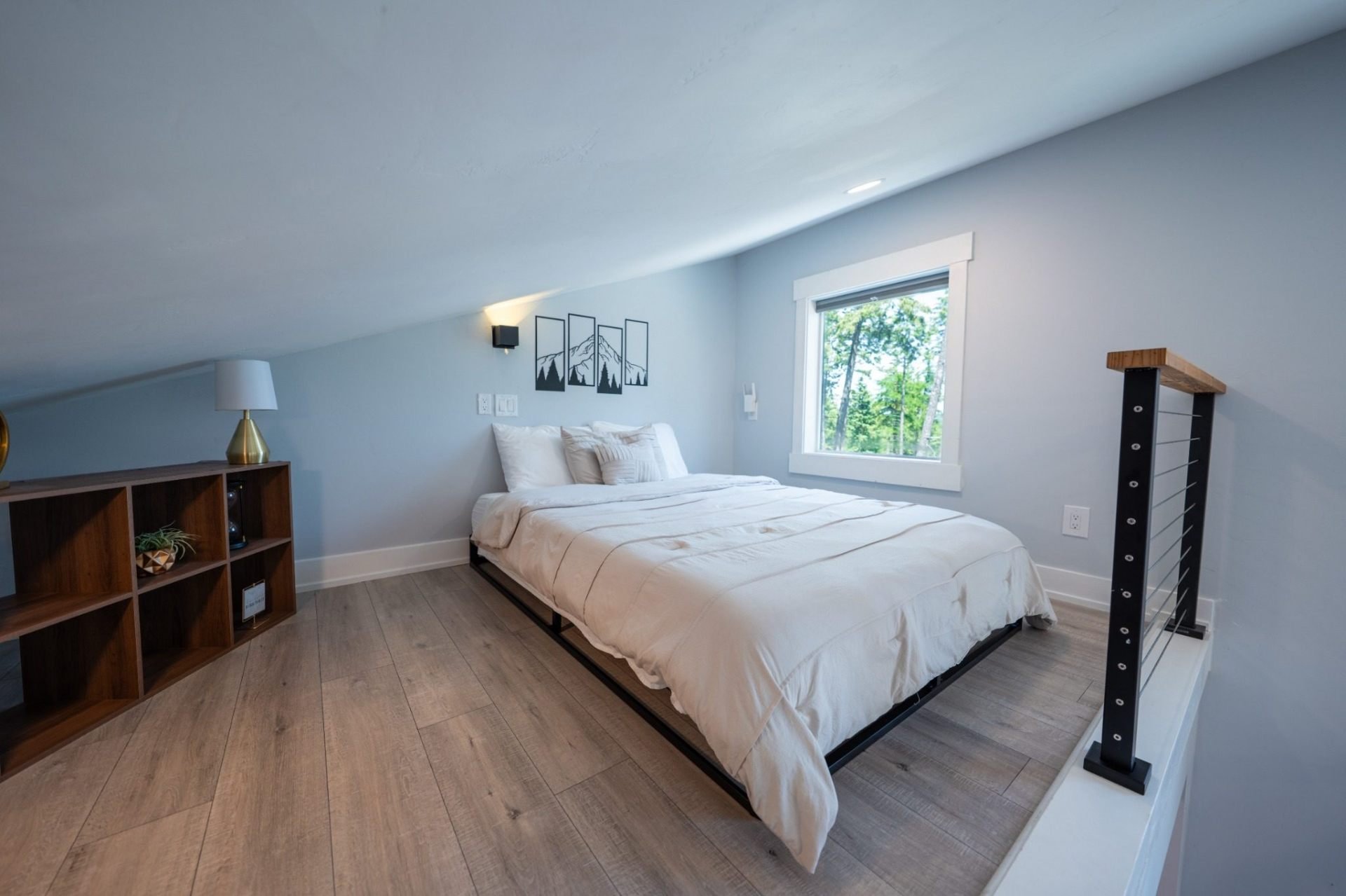 BEDROOM LOF.jpg