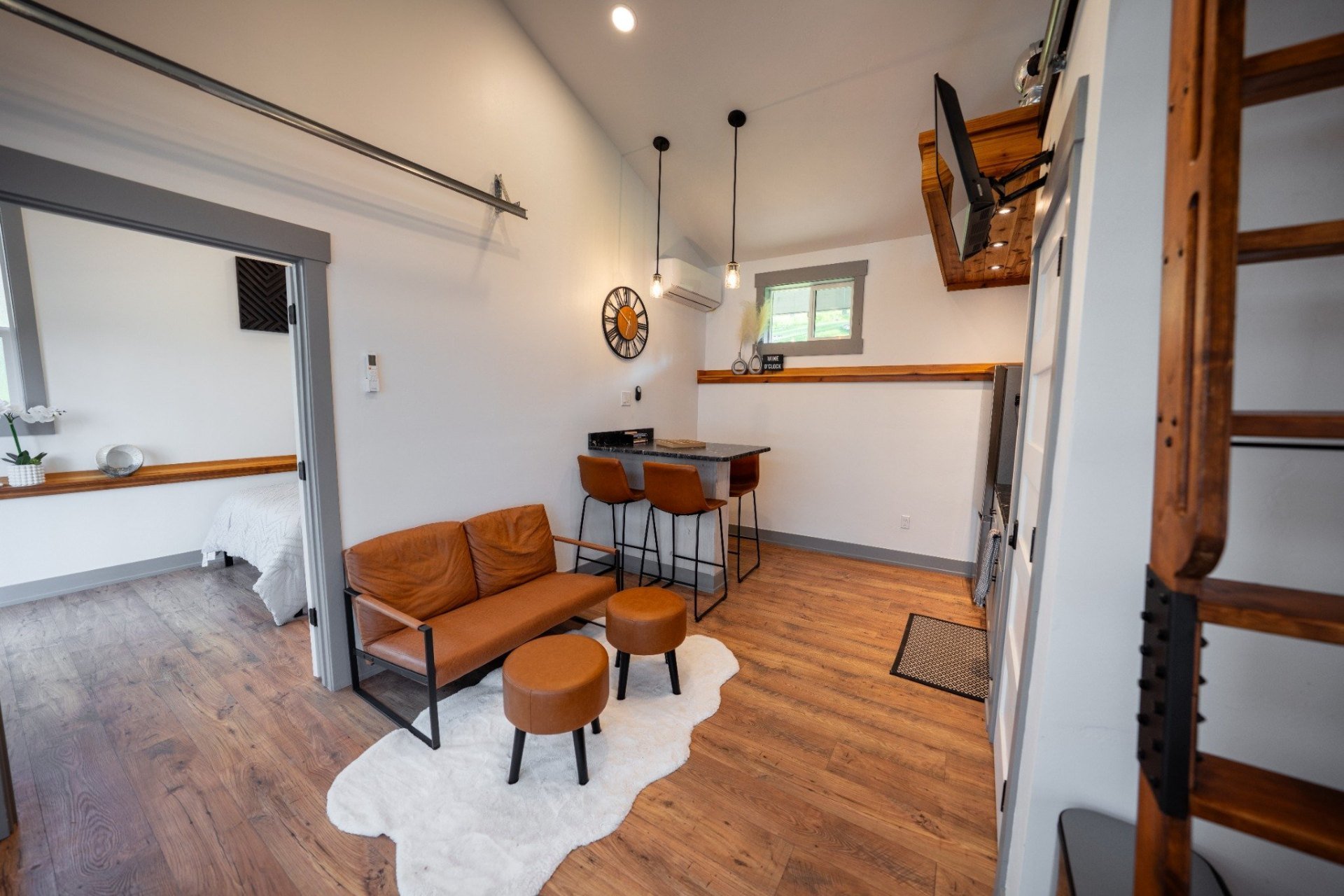 LIVING ROOM.jpg