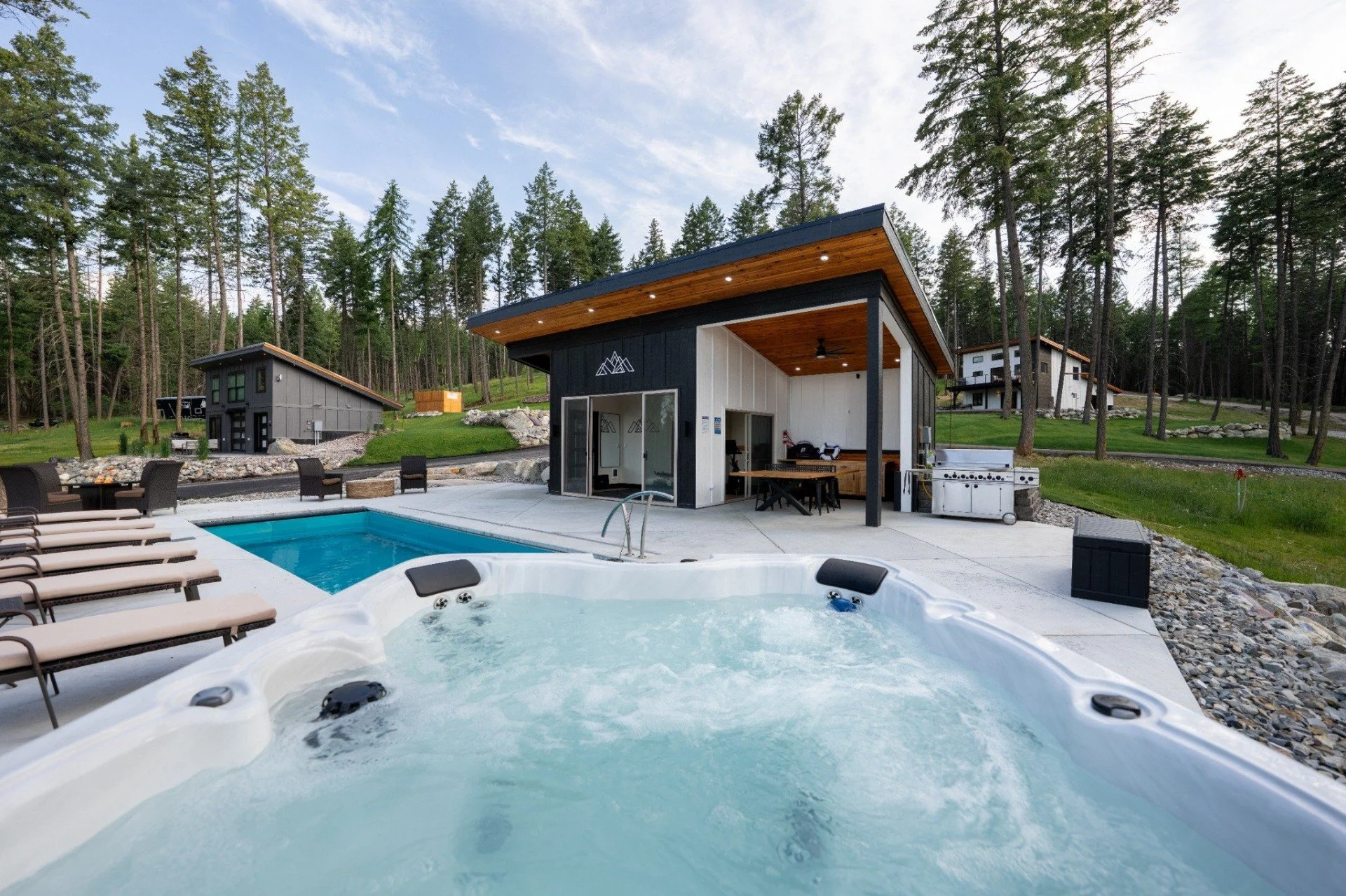 POOL HOT TUB VIEW.jpg