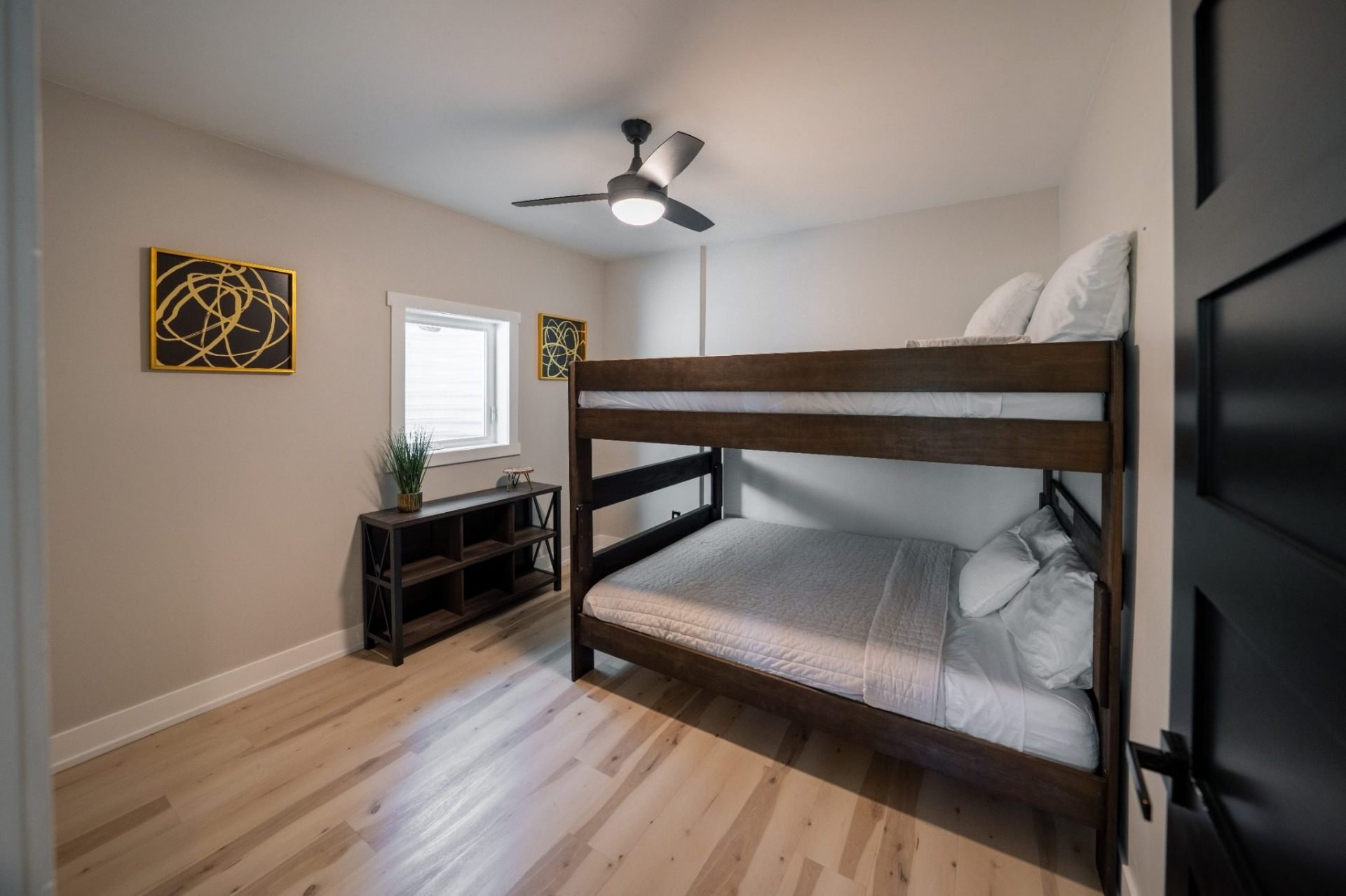 BEDROOM.jpg