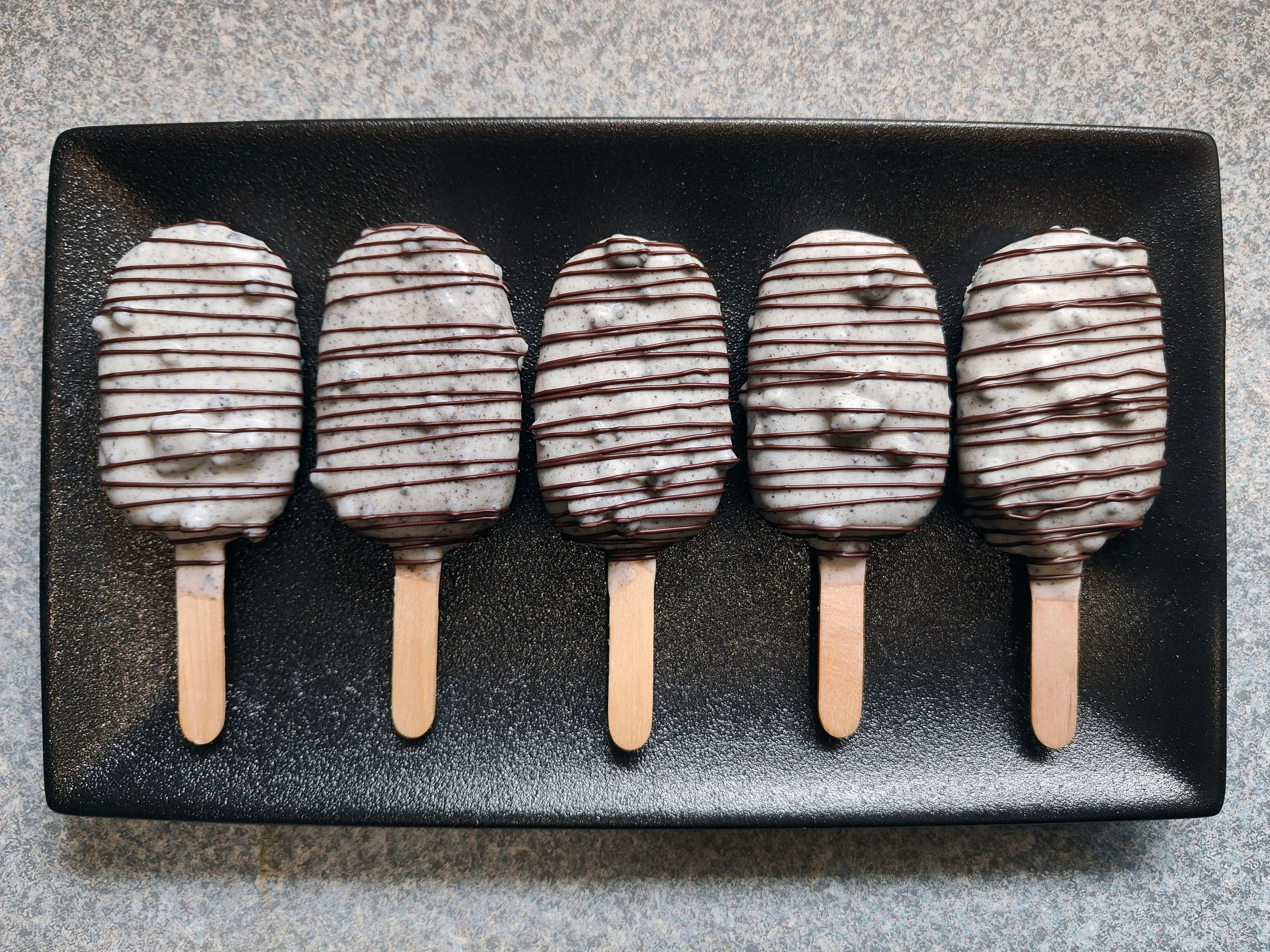 I think I have a new favourite flavour! Cookies and cream, chunky dip😍 A big HAPPY BIRTHDAY to Kevin, and thank you for being my guinea pig. 

#cakepops #customcakes #cakeart #cakesicles #cakepopnz #cakesiclesnz #nzcakes #homebaking #chocolatelover