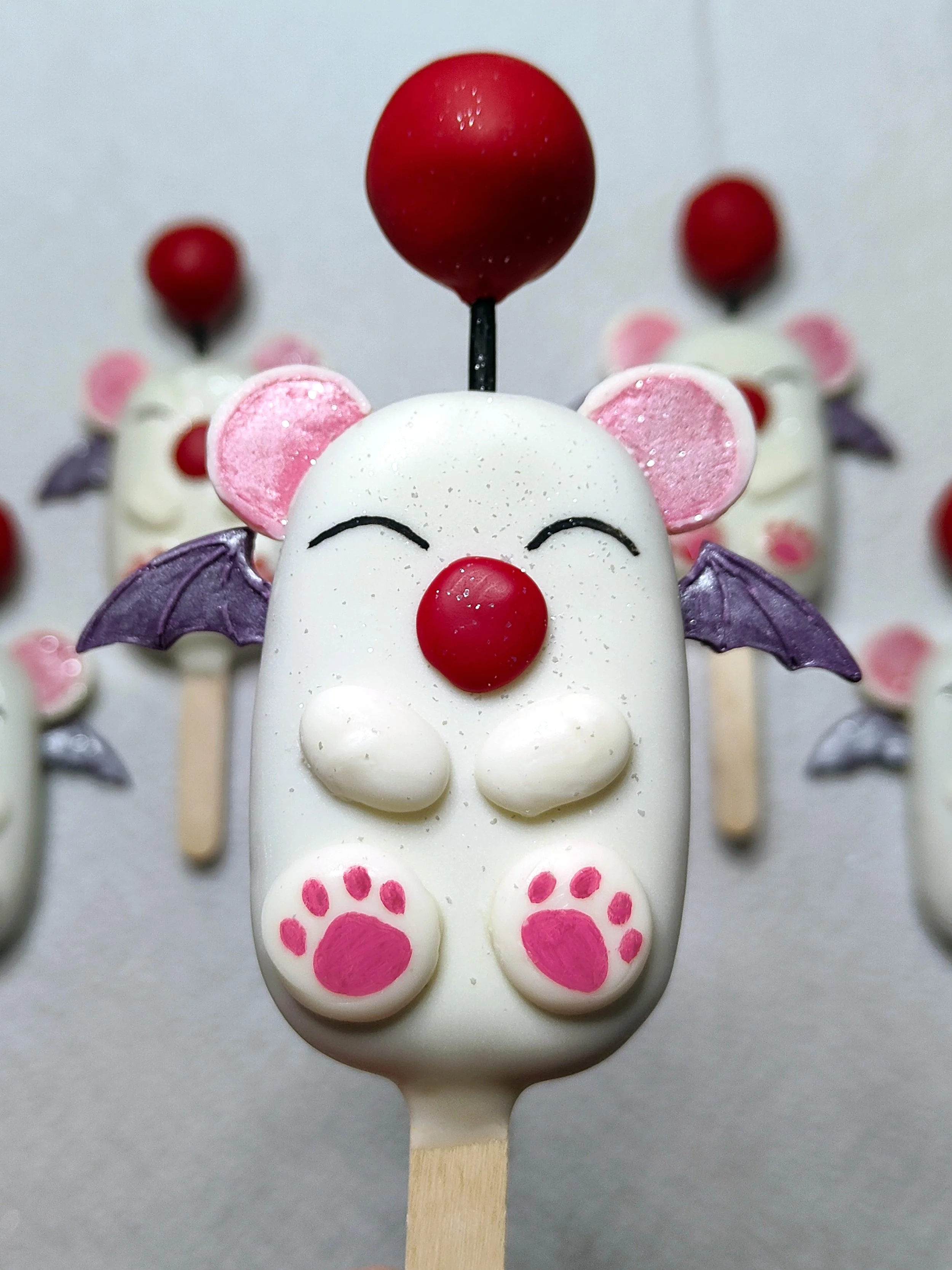 Another fun challenge, and a small army of moogles! 
A huge HAPPY BIRTHDAY to my best friend Marian.
Filled with a gluten free cookie dough cake and made with 20 years of love ❤️

#cakepops #customcakes #cakeart #cakesicles #cakepopnz #cakesiclesnz #