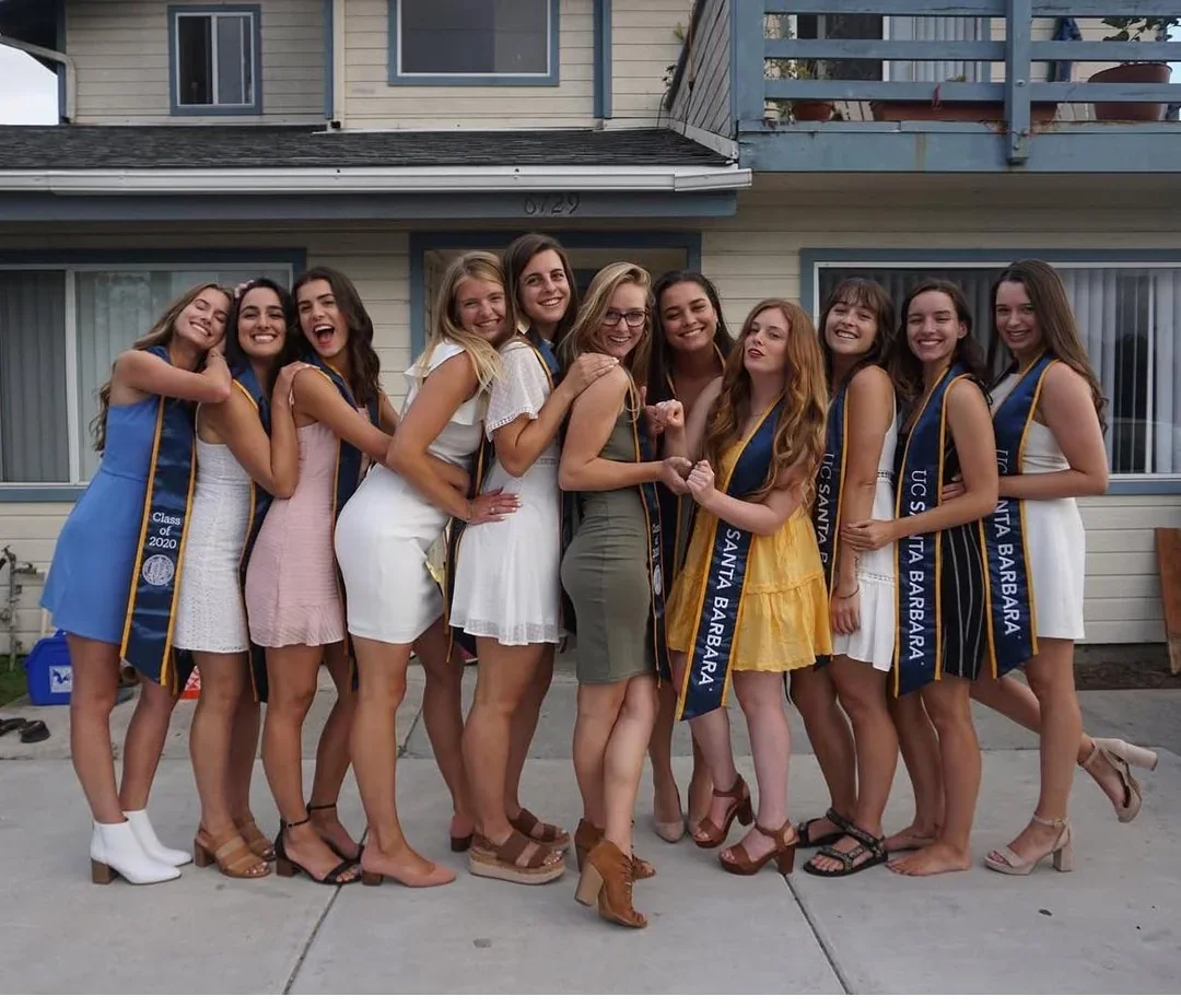 grad-photos-v0-tw7ql75s23xe1.webp