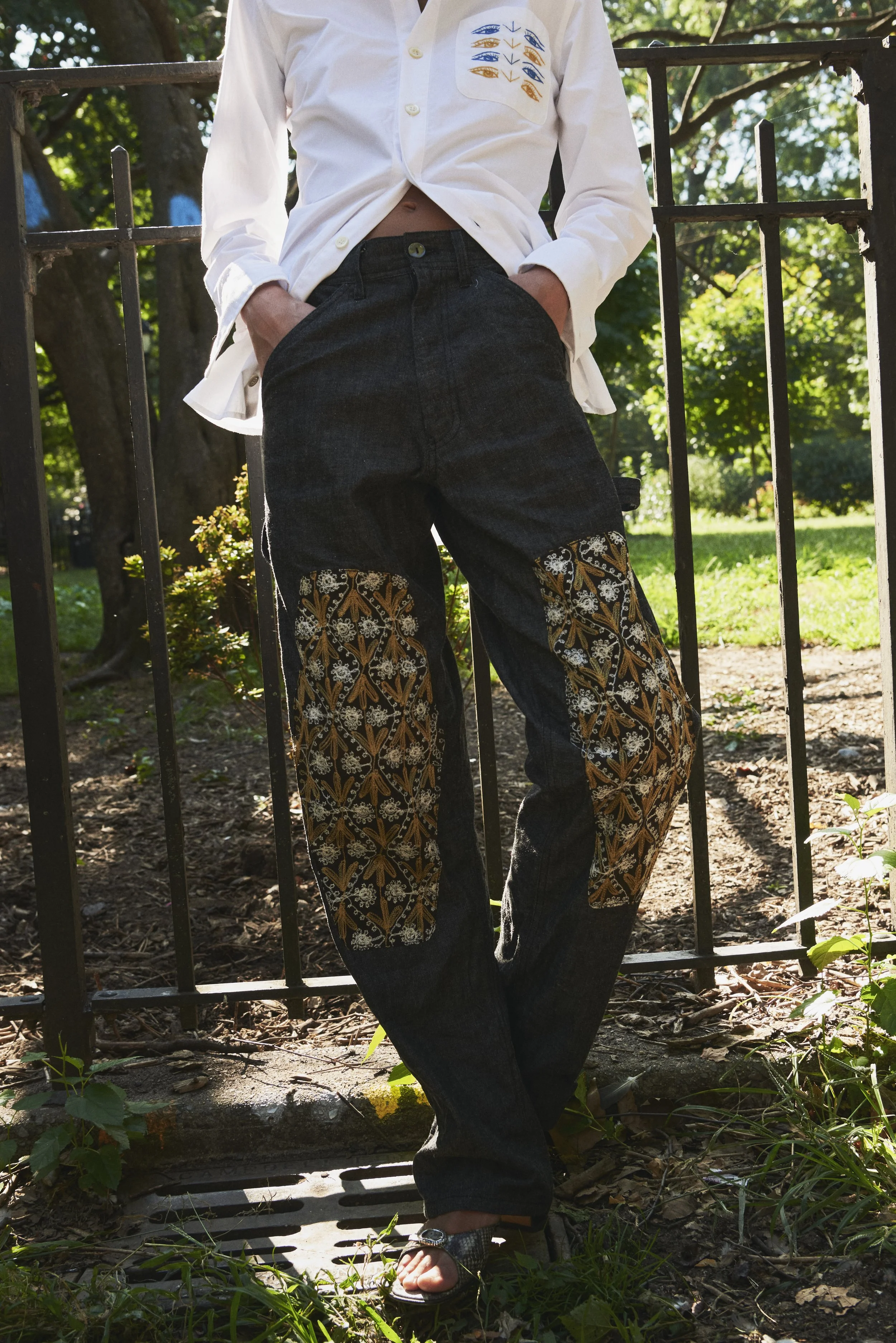 Unisex raw denim jeans with golden Aghabani thread embroidery — a traditional Syrian textile technique. Handmade in Beirut by local artisans, designed by Tala Barbotin Khalidy.