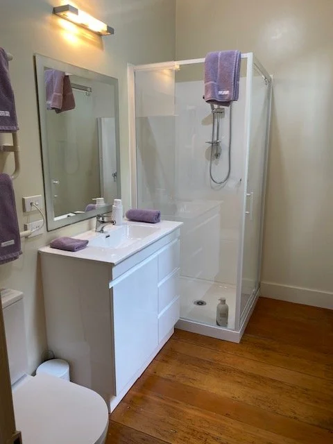 front bathroom.jpeg