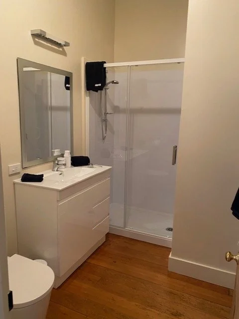 Middle bathroom.jpeg