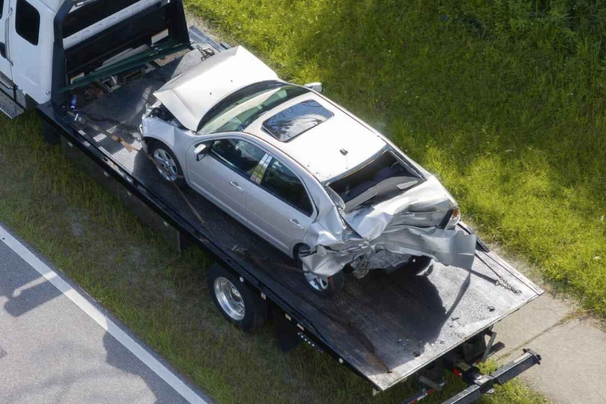 How Towing Professionals Handle Accident Scene Vehicle Removal