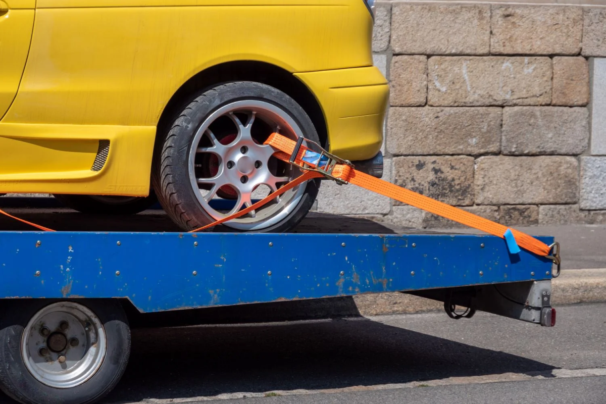 How Professional Tie-Downs Help Keep Vehicles Secure During Towing