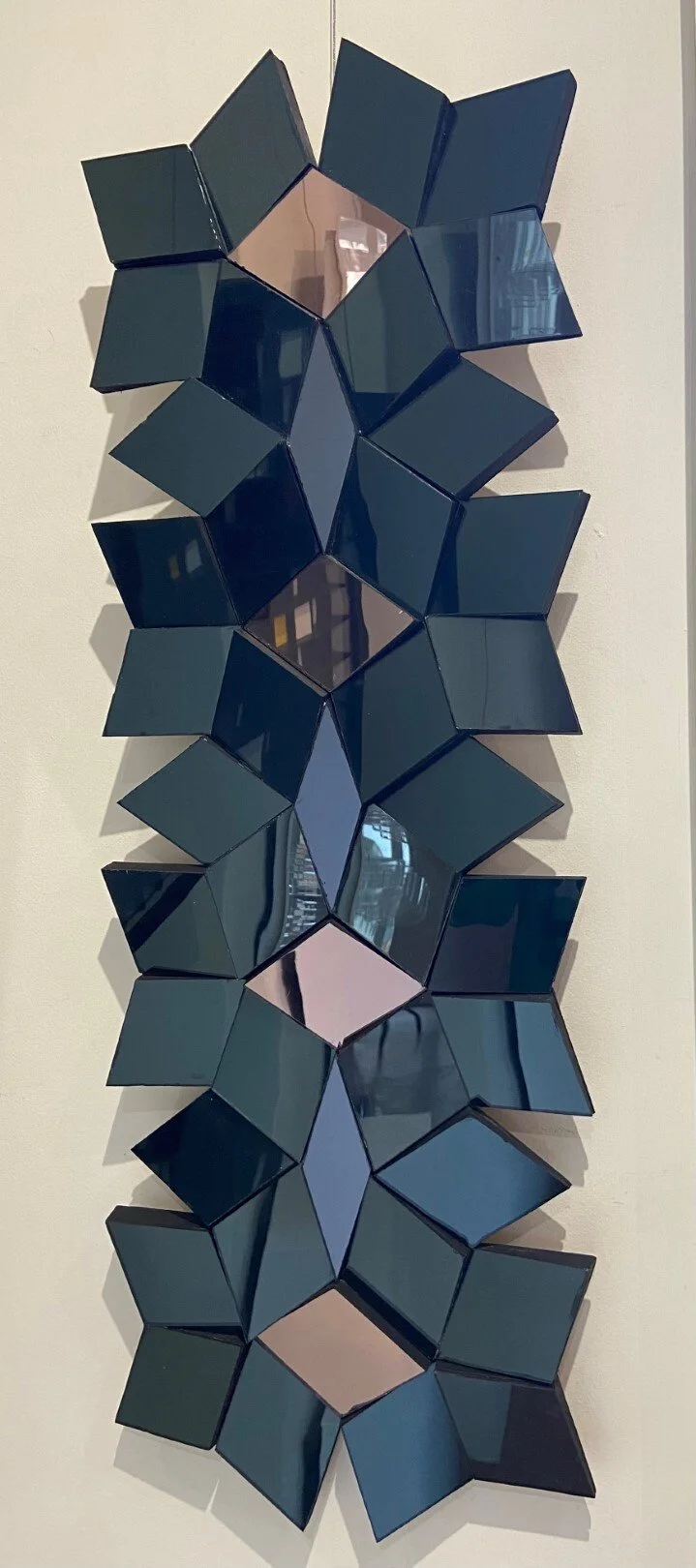 Confusion No. 2
acrylic
87 x 31 x 4 cm
$ 800