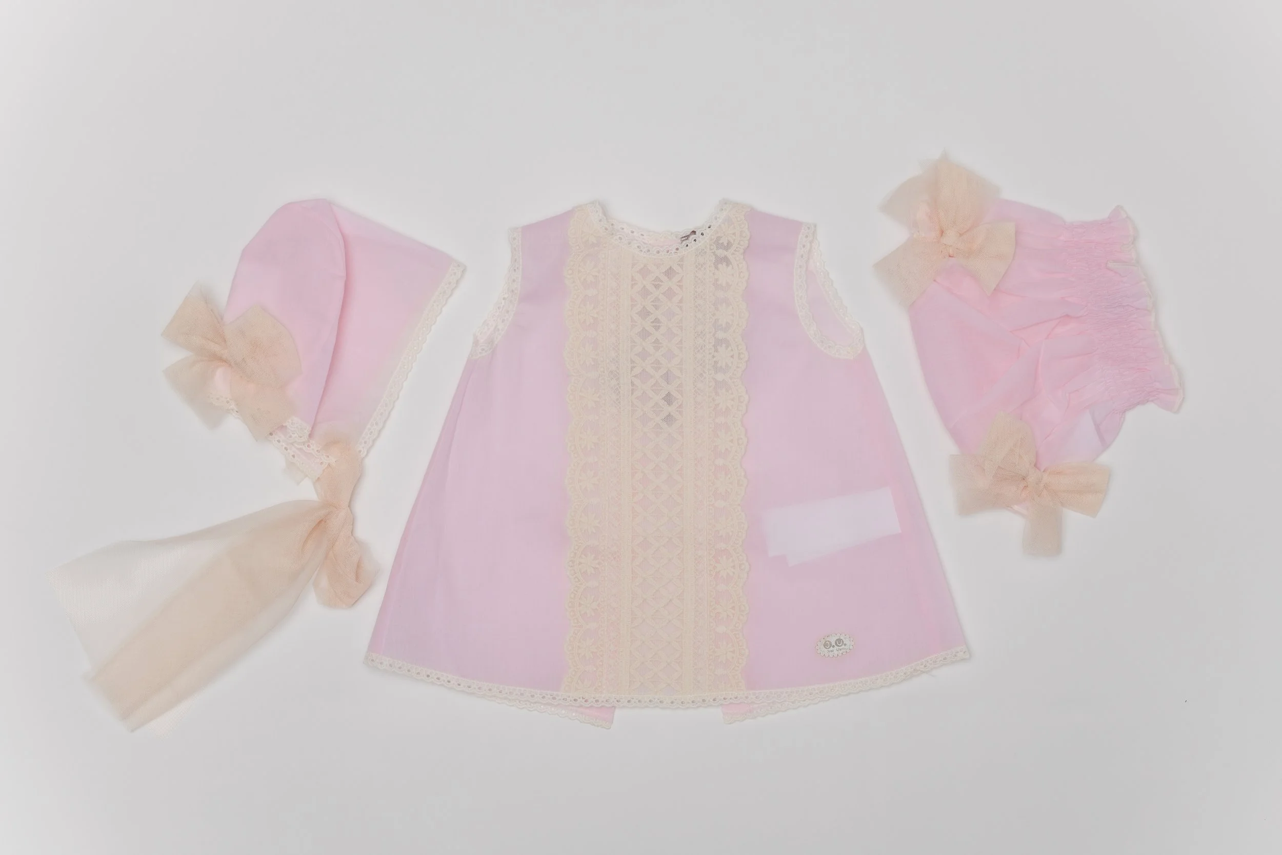 Conjunto corto de fiesta rosa con beige