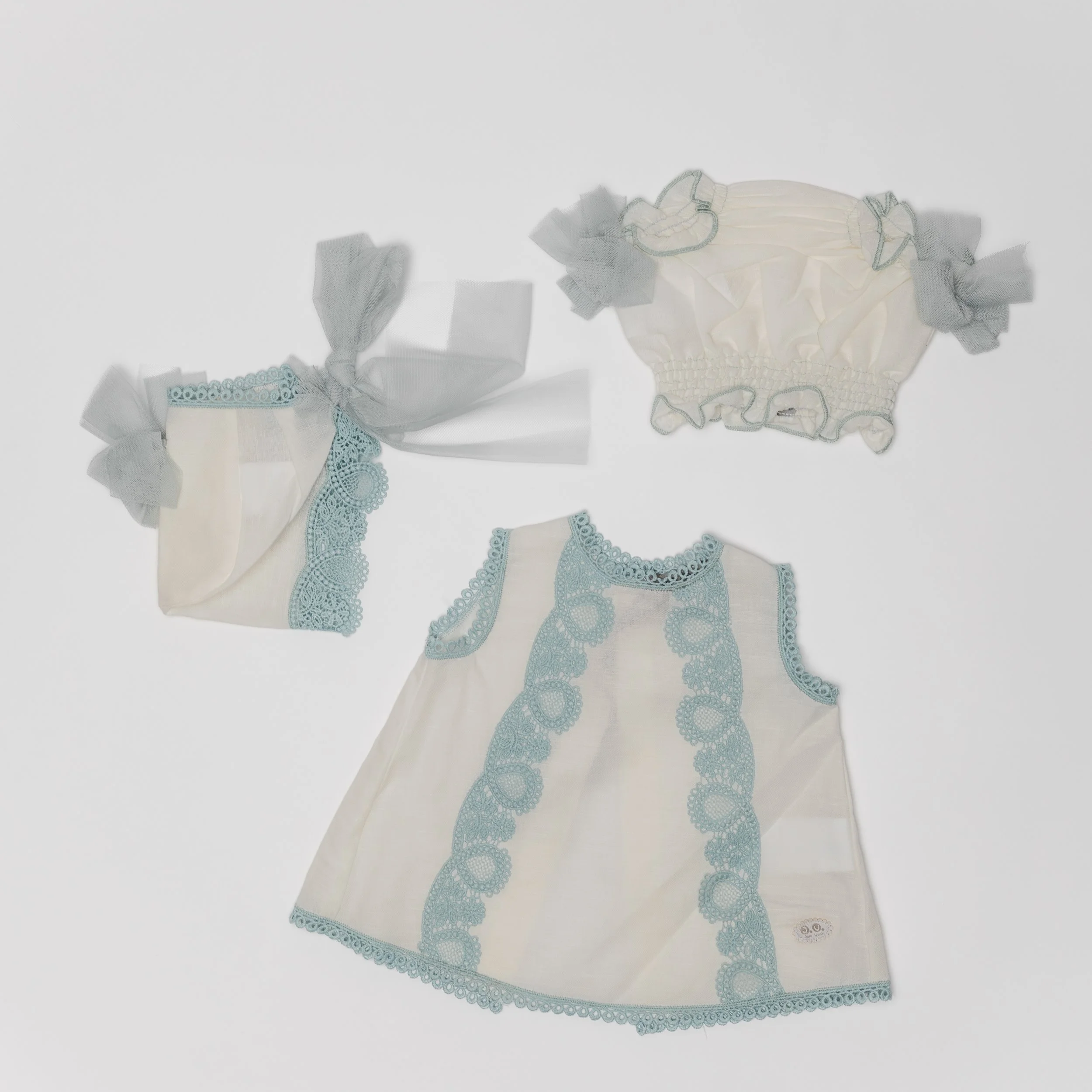 Conjunto corto de fiesta verde con beige