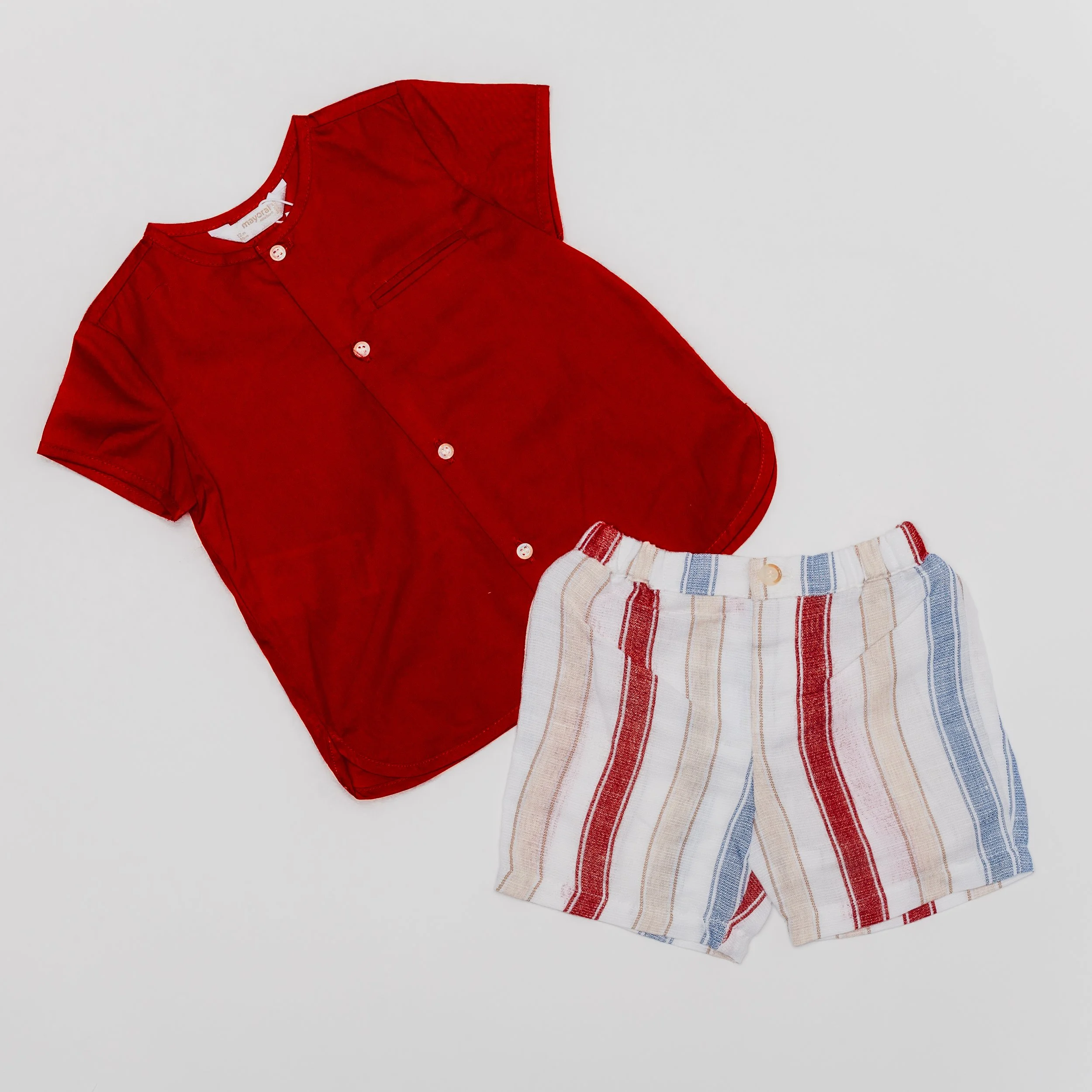 Conjunto rojo, short rayas