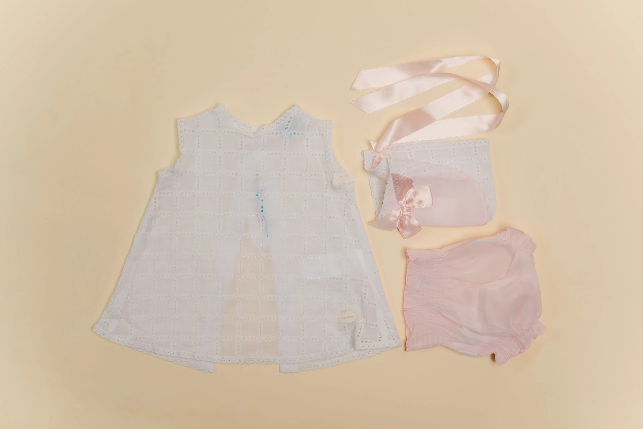 Vestido blanco puntos con gorro