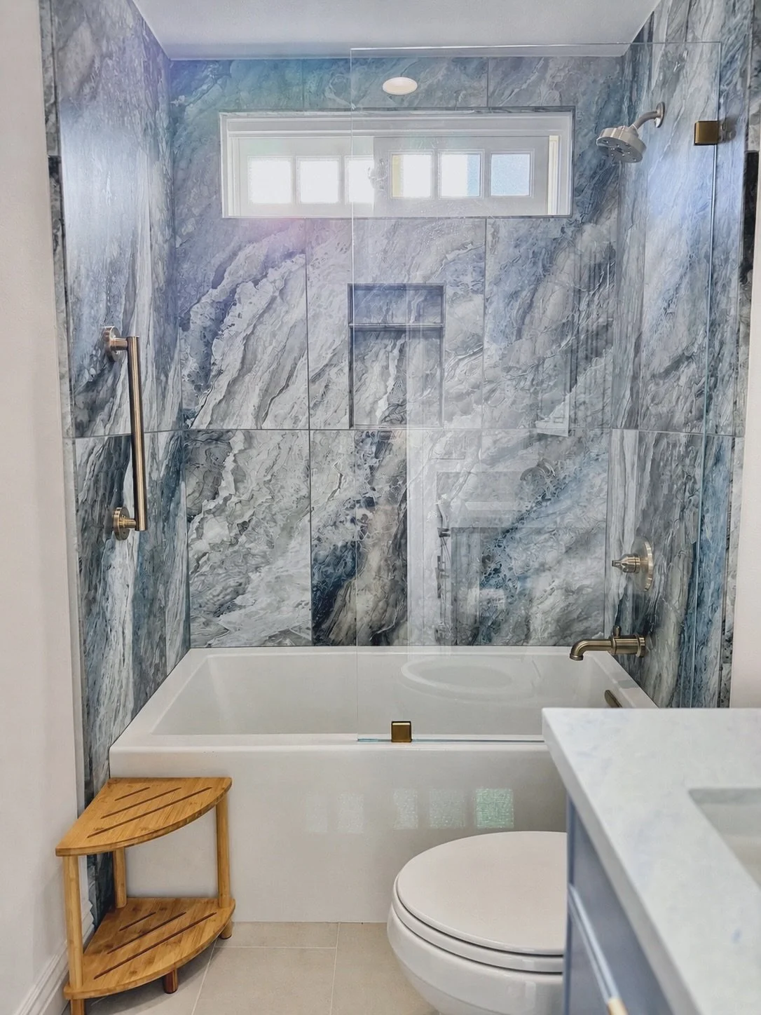 Blue is beautiful. Same tile, various applications. Mystic Ocean large format porcelain from @elysium_tile is a work of art. Paired with the serene, subtle limestone-modeled Tune Snow for balance.

I have specked both of these tiles in numerous proje