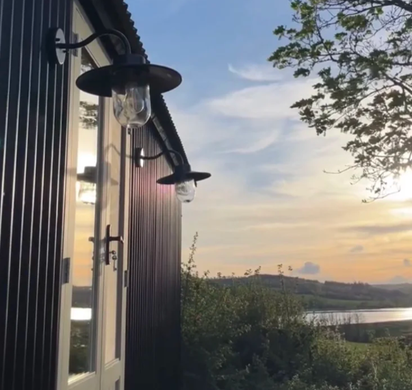 River Meadow Hut (En-suite)