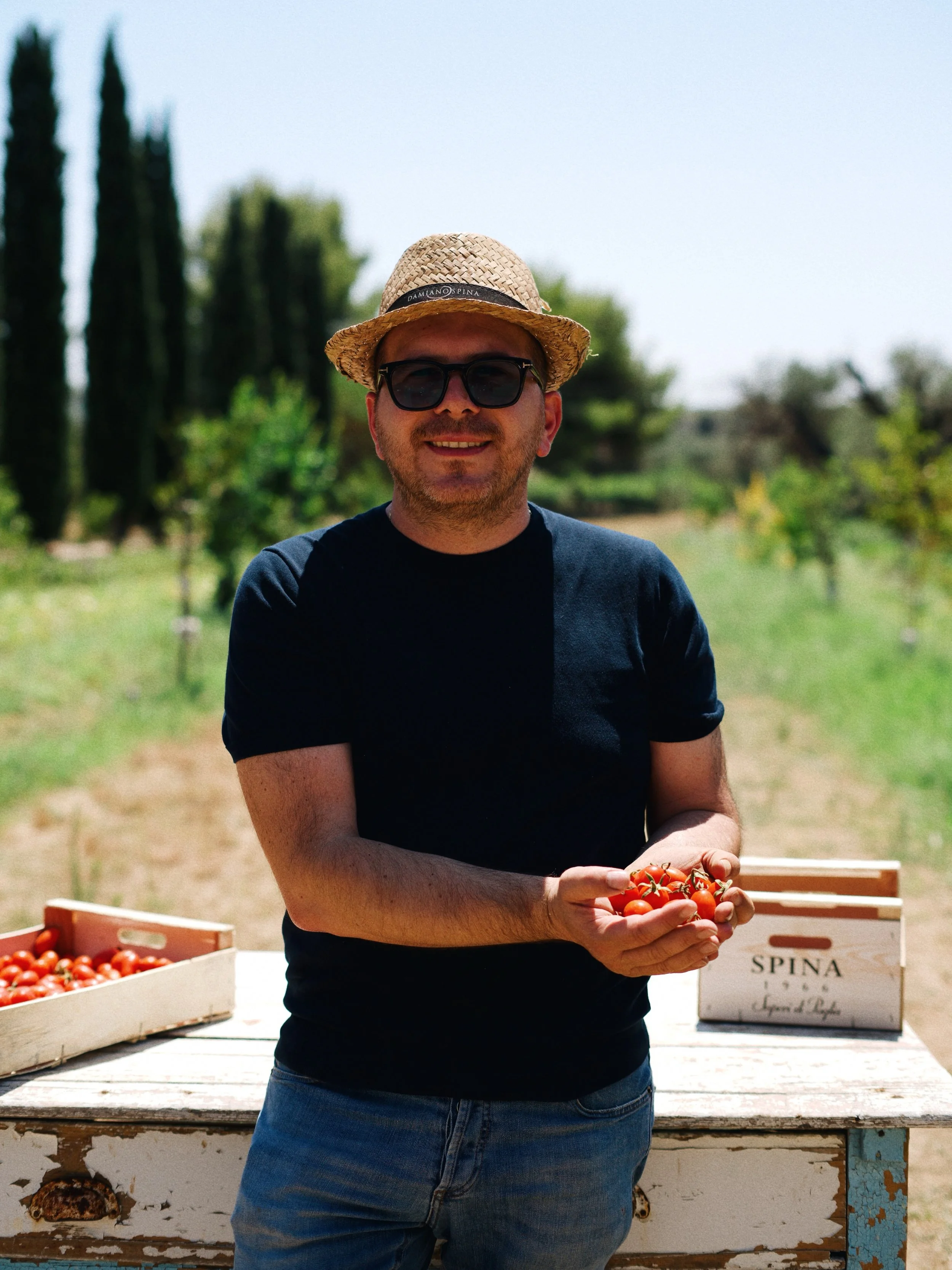 Oggi facciamo gli auguri a chi continua a portare avanti una storia iniziata 60 anni fa.🎂🍅

Giampiero rappresenta la seconda generazione di Spina Sapori di Puglia e, soprattutto, una delle persone che ha scelto di credere nel @pomodorinodimanduria 