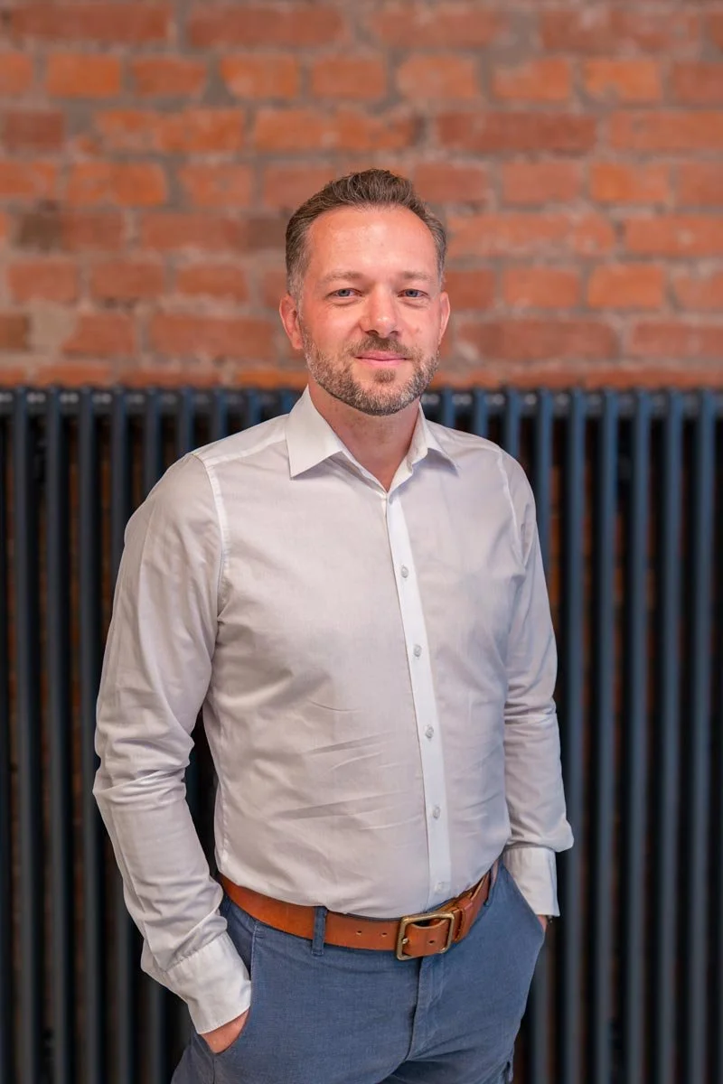 Marcel Simon, IT-Projektmanager und IT-Berater bei SERRESI Consulting, frontales Portrait