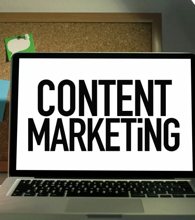 Content-Marketing von callAlexa – Schriftzug auf einem Laptop