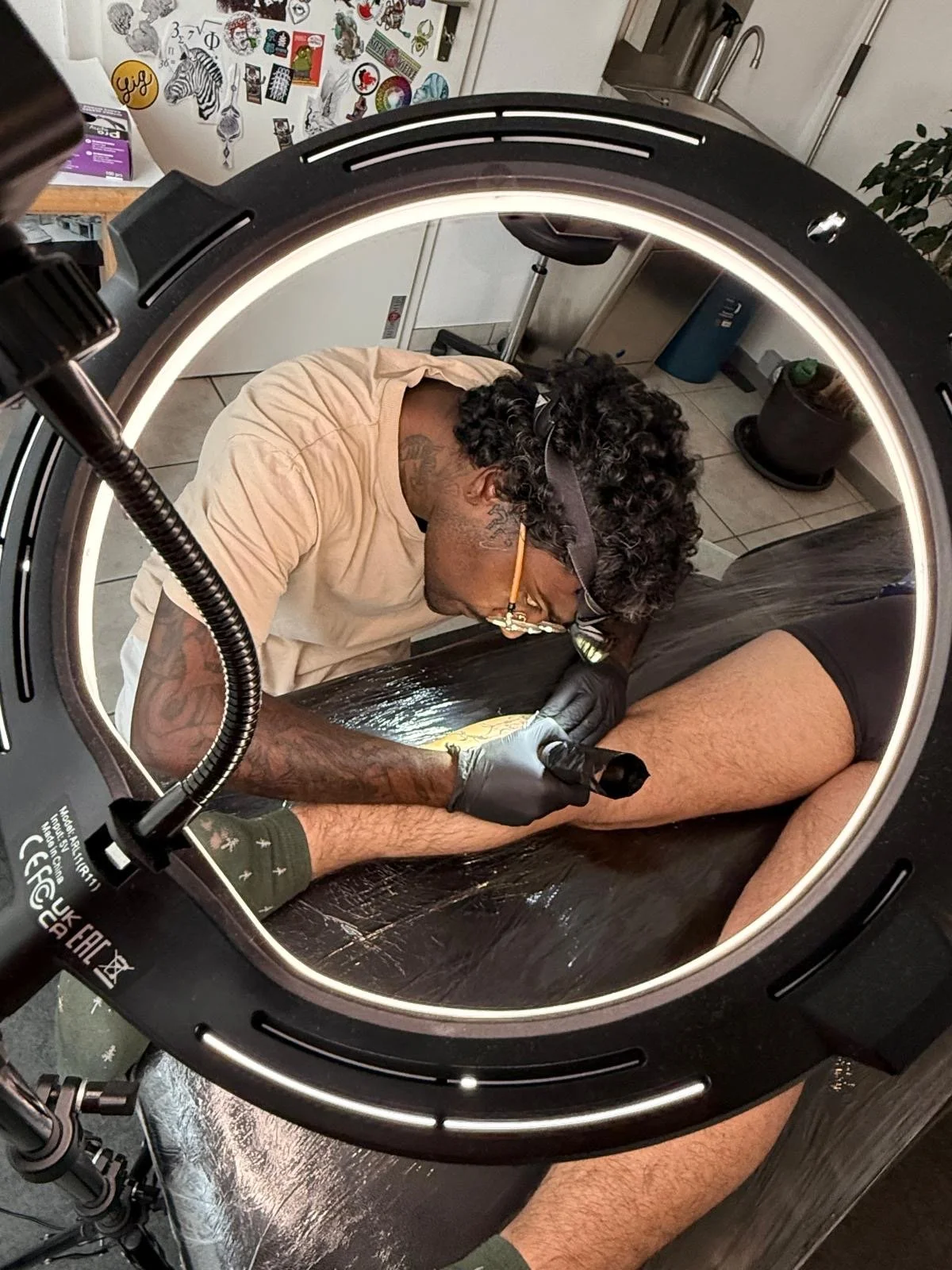 Daniel Emmanuel tattooing fineline blackwork in his studio in Alt-Treptow, Berlin