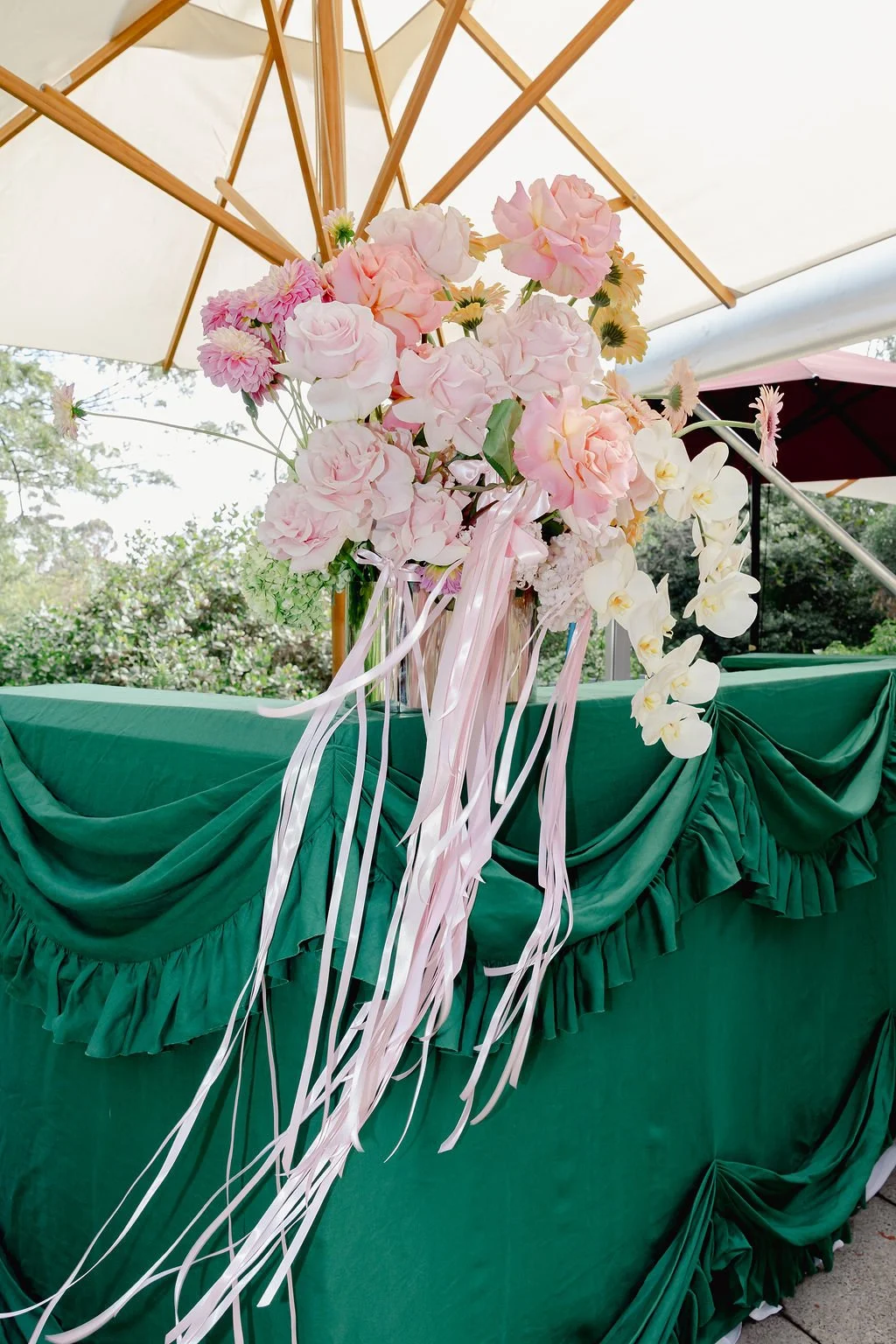 Cate Oconnor & Dylan | Mural Hall Abbotsford | Erin Neale Photography | Unique Party Wedding
