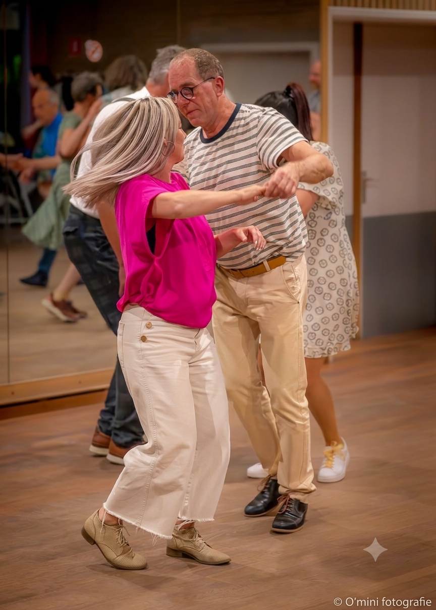 Lindy Hop intermediate danslessen in Antwerpen bij Swingsation - The Flame.