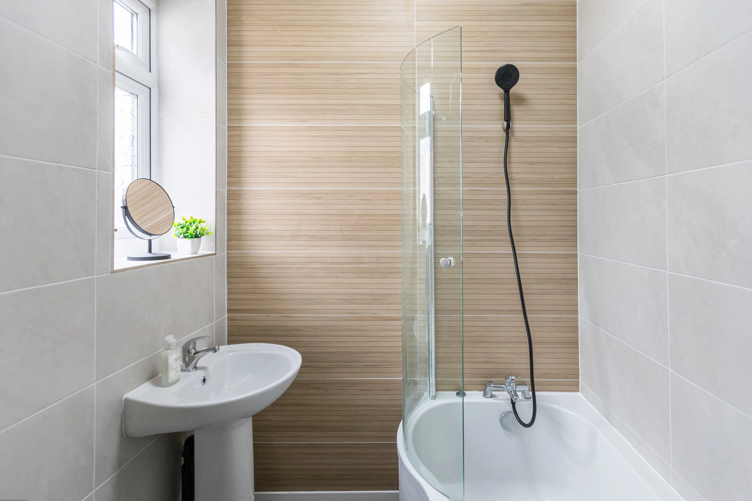 Bathroom 2.jpg