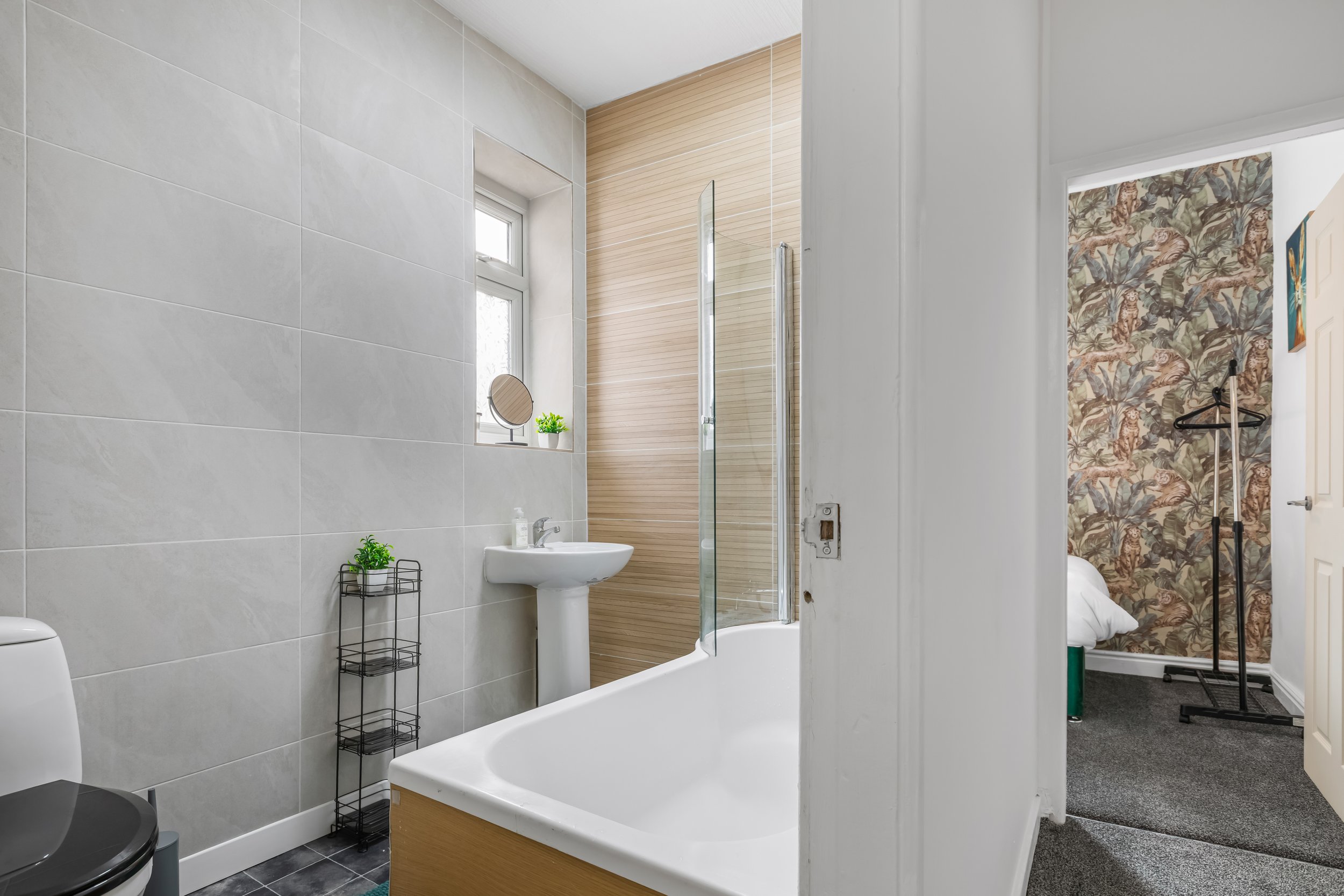 Bathroom 1.jpg