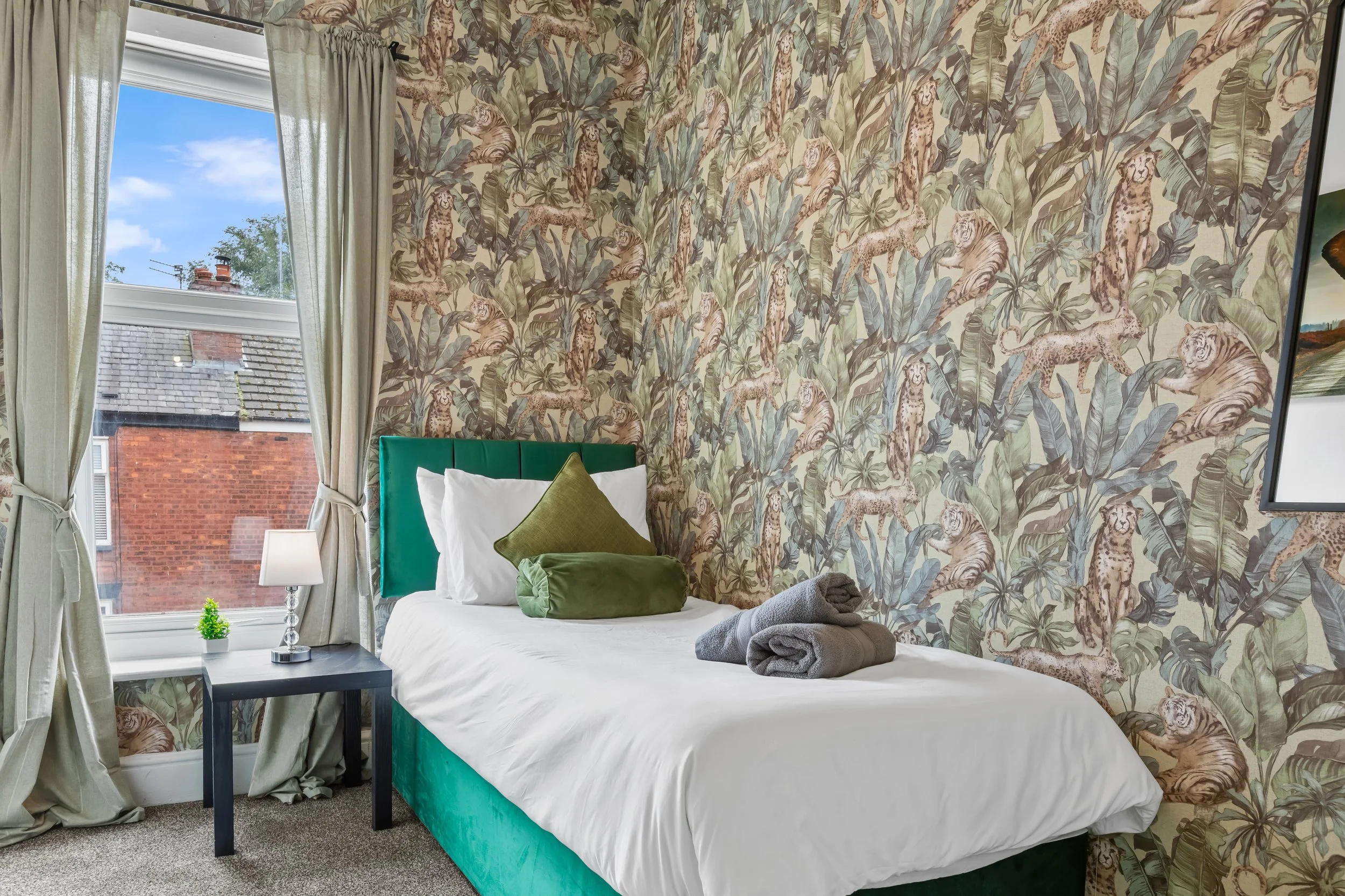 Bedroom 1-1.jpg